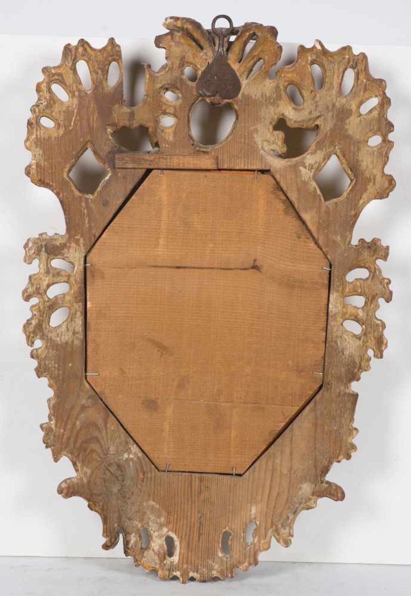 Carved and gilded wooden cornucopia. 18th century. - Bild 3 aus 3