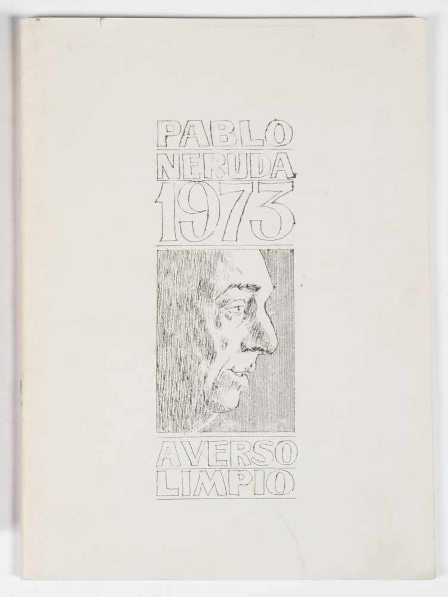 Neruda, Pablo. A verso limpio. 1st edition, [S.l.] : [s.n.], [1973]. 52 pages, 22 x 16 cm.