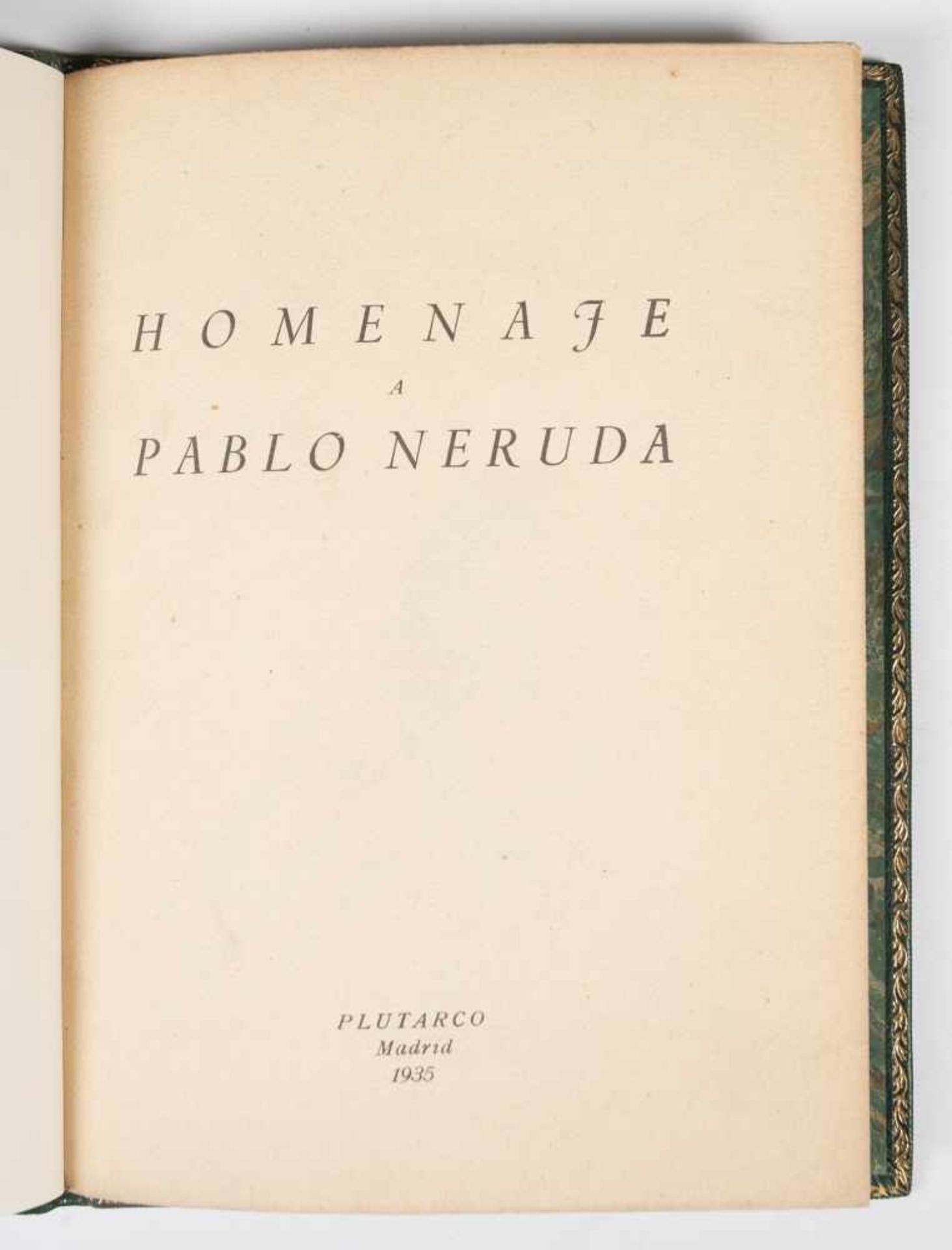 Homenaje a Pablo Neruda. (Homage to Pablo Neruda). 1st edition, Madrid: Published by Plutarco, 1935. - Bild 2 aus 5