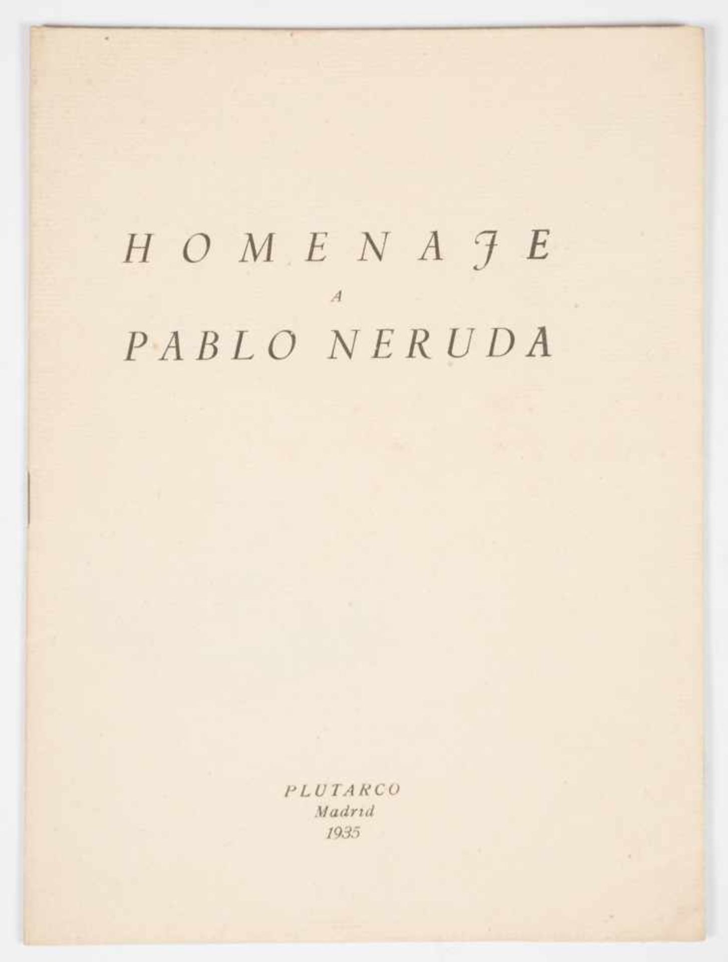 "Homenaje a Pablo Neruda" [de los poetas españoles]. (Homage to Pablo Neruda from Spanish poets).