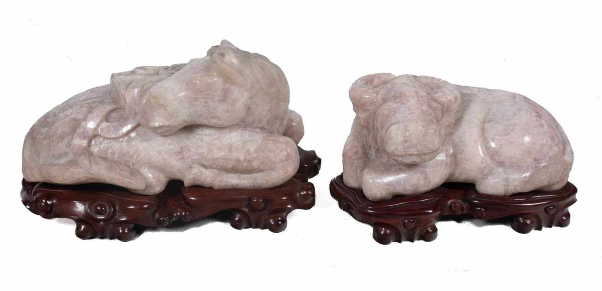 Pair of large rose quartz figures representing a horse and a bull. Oriental work. 20th century.