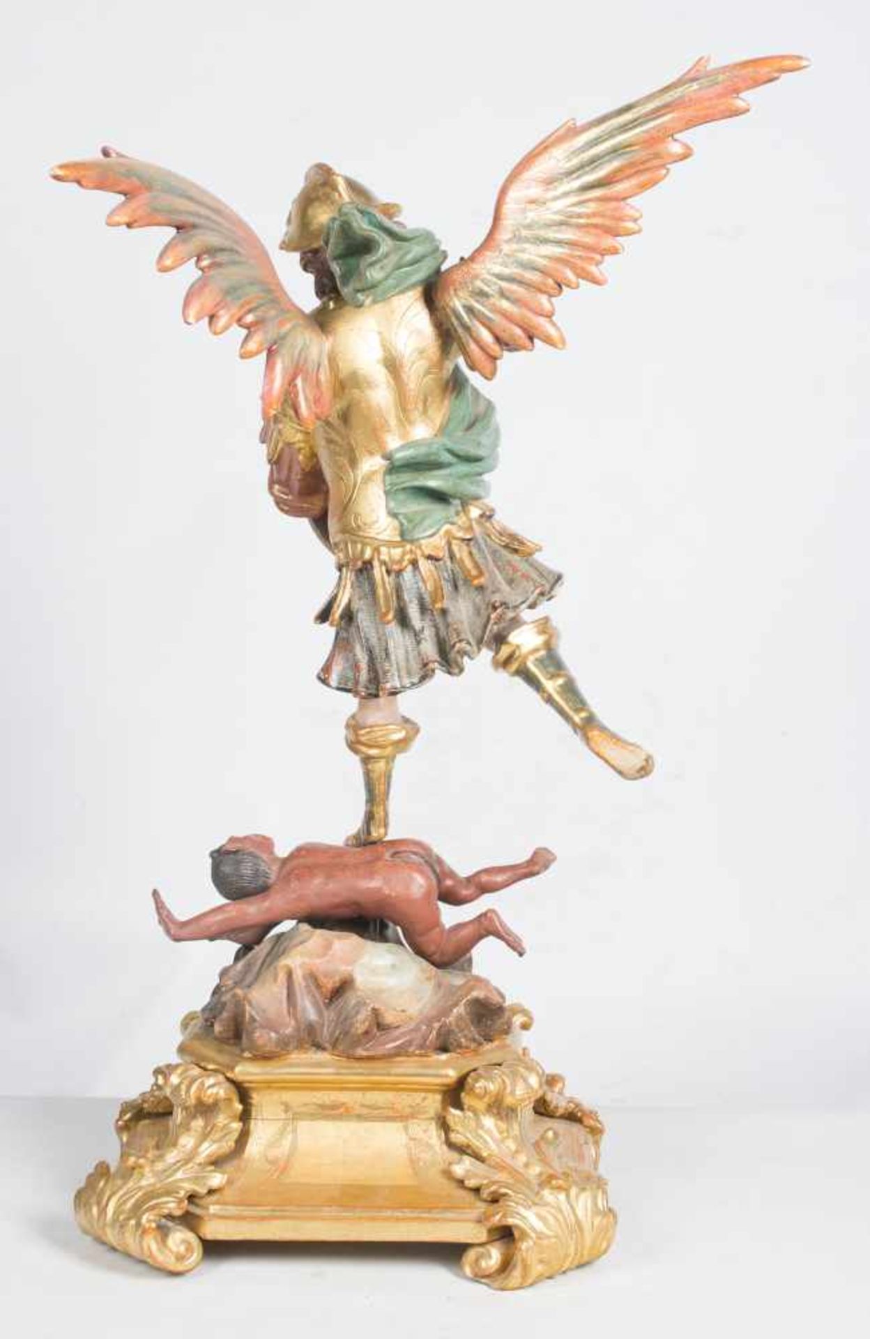 "Archangel Saint Michael". Carved, gilded and polychromed wooden sculpture. Colonial School. - Bild 6 aus 6