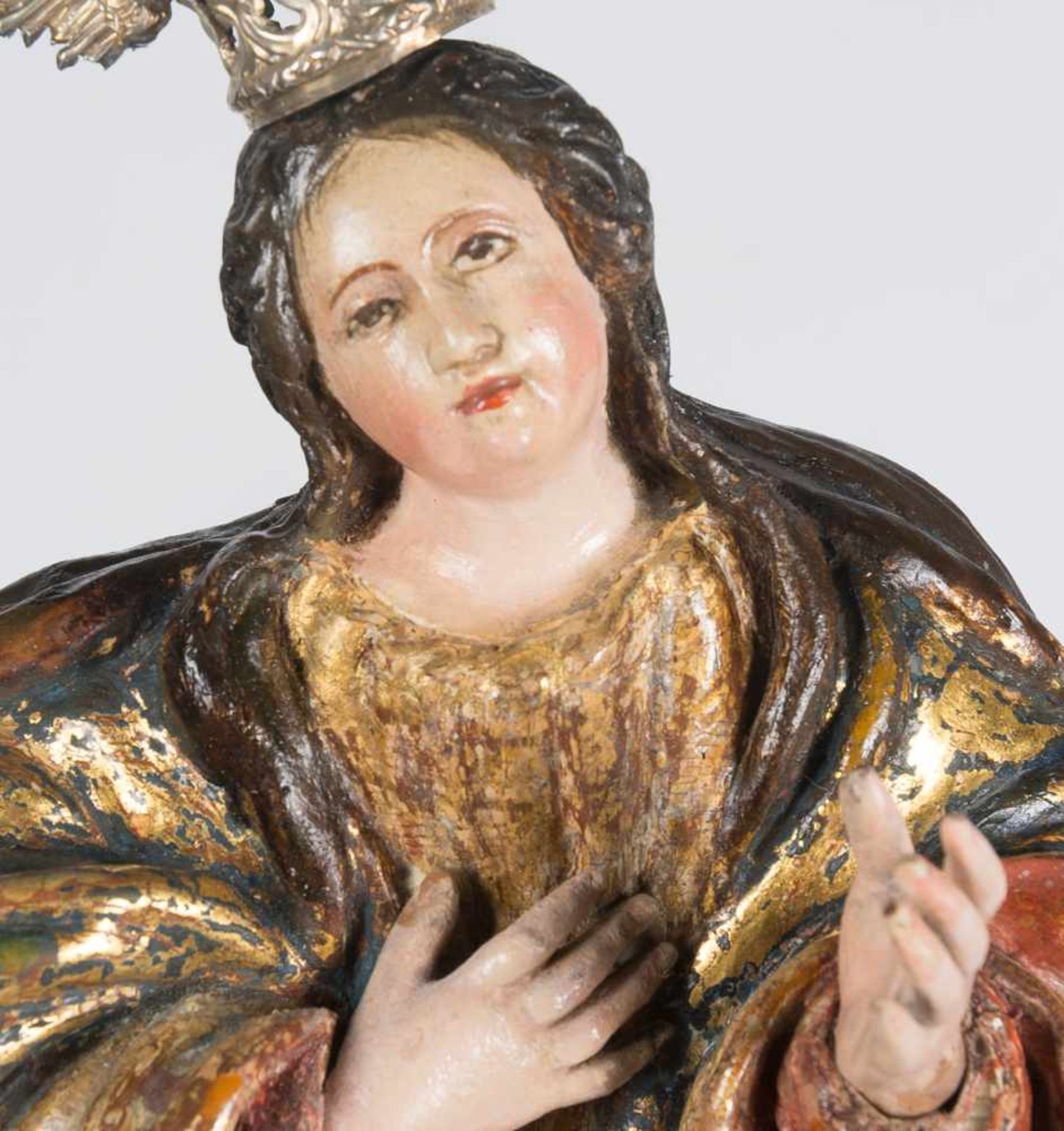 "Immaculate Conception". Carved and polychromed wooden sculpture with silver crowne. 17th century. - Bild 4 aus 6