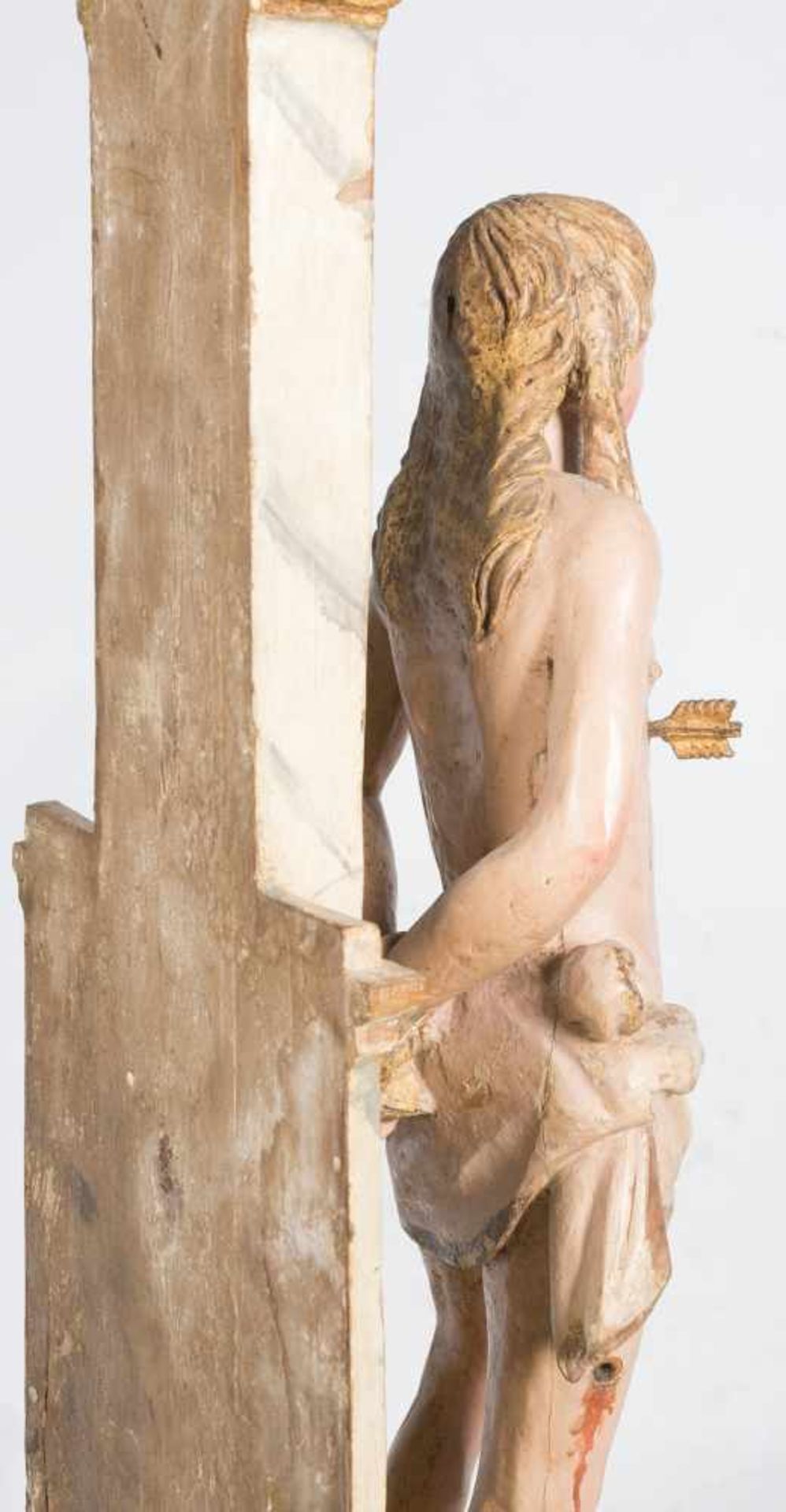 "Saint Sebastian". Carved, gilded and polychromed wooden sculpture. Flemish School. Circa 1500.75 - Bild 5 aus 9