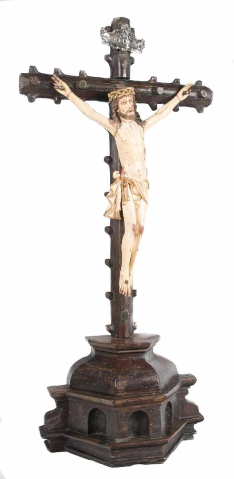 "Crucifix". Sculpted and polychromed ivory figure. Indo-Portuguese School. 17th century.