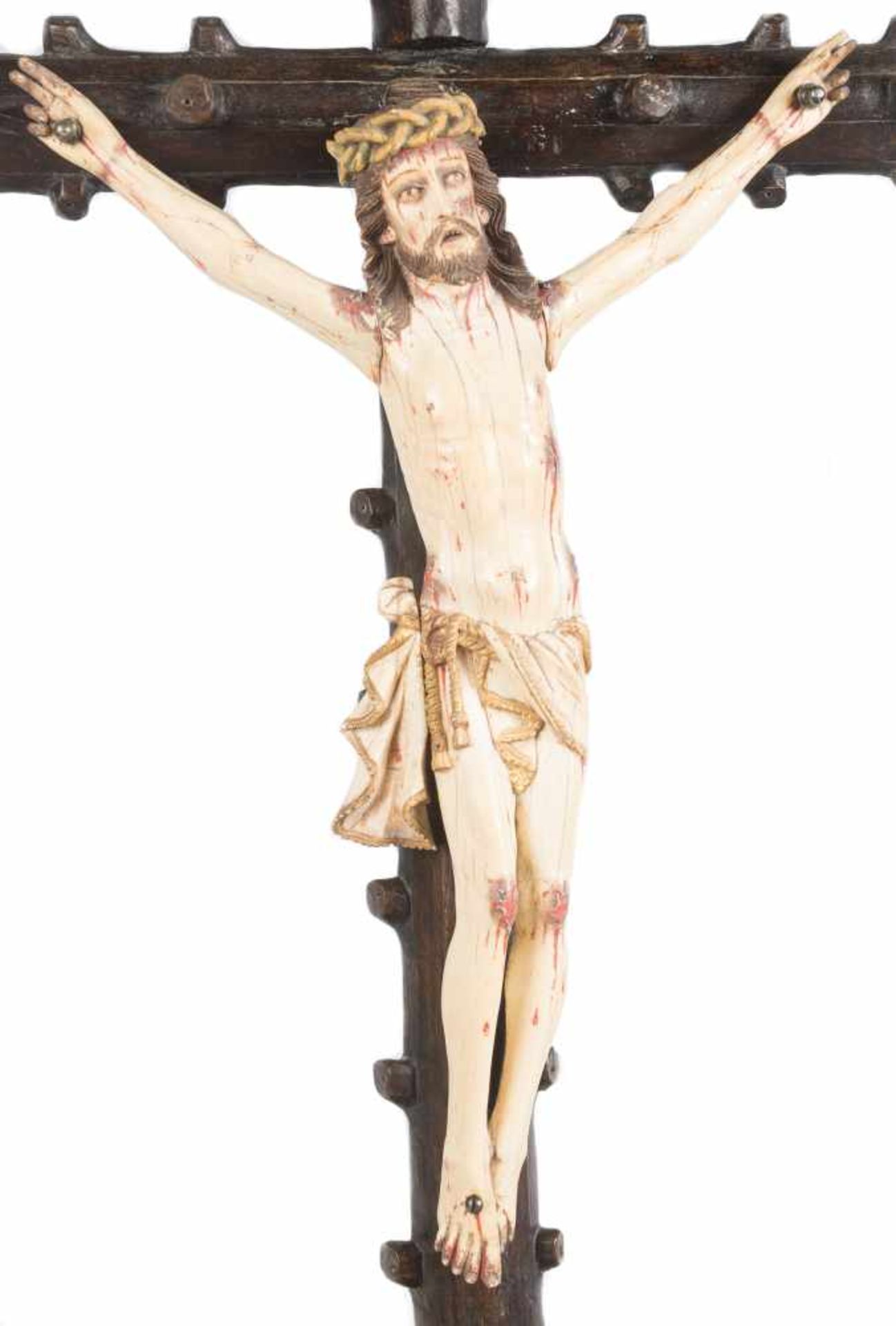 "Crucifix". Sculpted and polychromed ivory figure. Indo-Portuguese School. 17th century. - Bild 3 aus 6