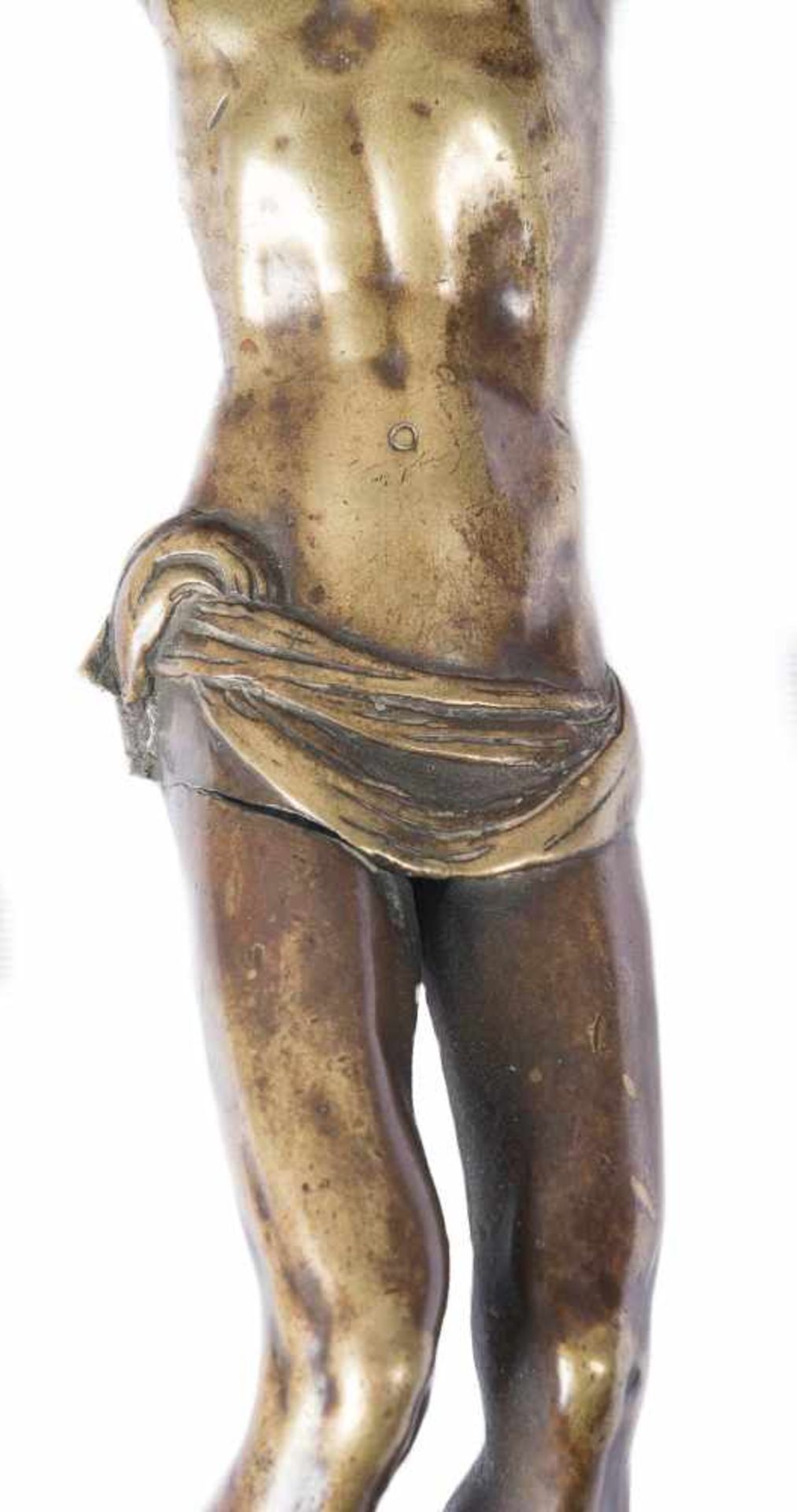 "Christ". Gilded and chased bronze figure. Italy. 16th century. Following models by Guglielmo - Bild 3 aus 4