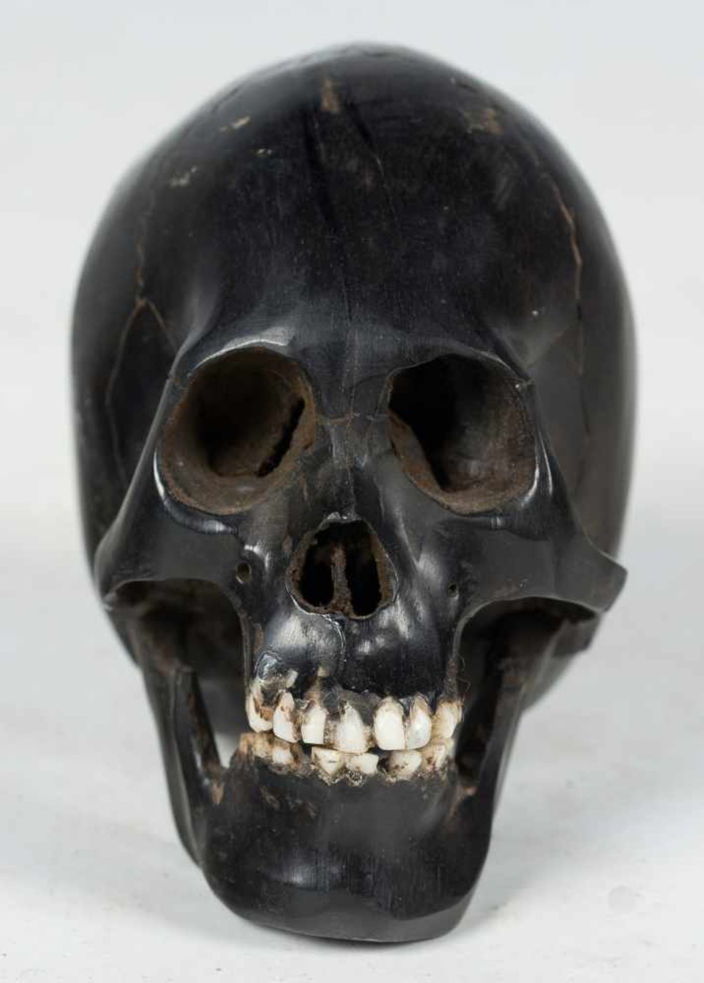 “Memento mori”. Carved ebony and bone sculpture. Flemish School. 17th century. - Bild 9 aus 9