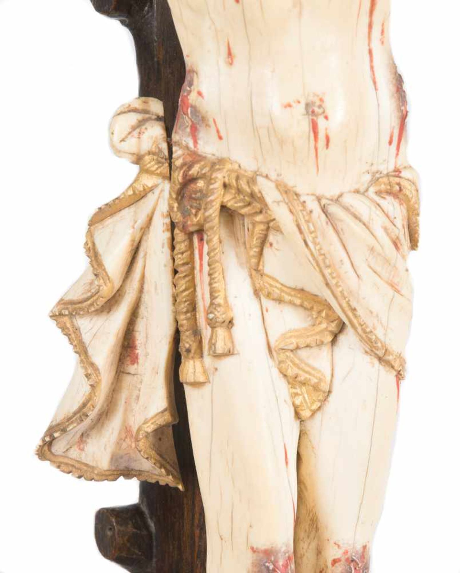 "Crucifix". Sculpted and polychromed ivory figure. Indo-Portuguese School. 17th century. - Bild 5 aus 6