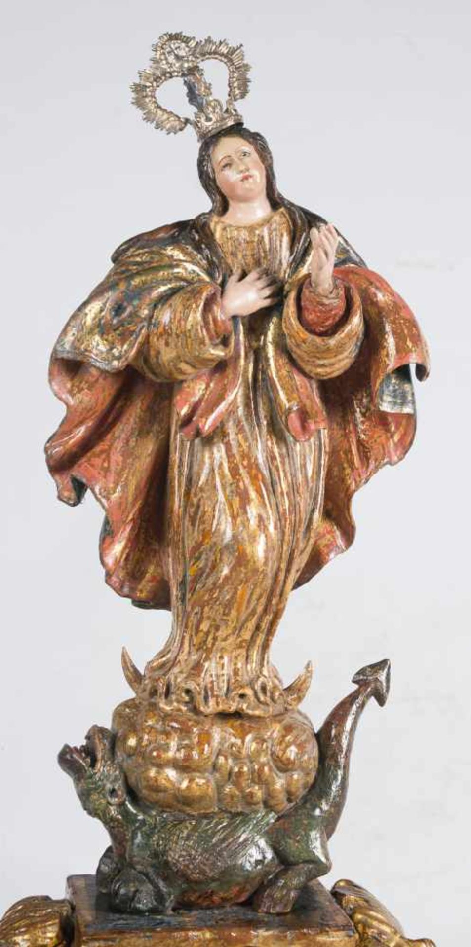 "Immaculate Conception". Carved and polychromed wooden sculpture with silver crowne. 17th century. - Bild 2 aus 6