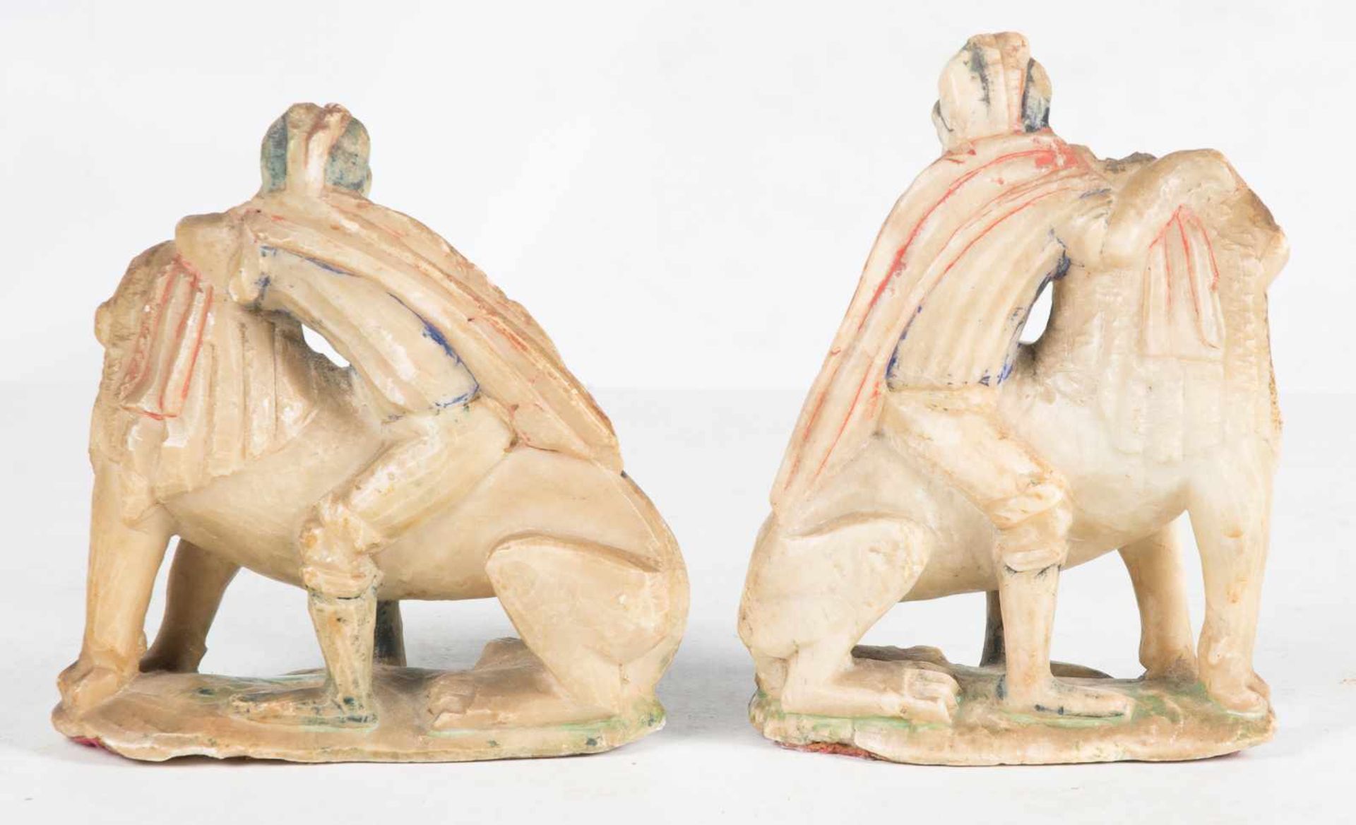 Pair of Huamanga stone sculptures, with polychrome and gilt residue. Colonial. Viceroyalty. Peru. - Bild 5 aus 7