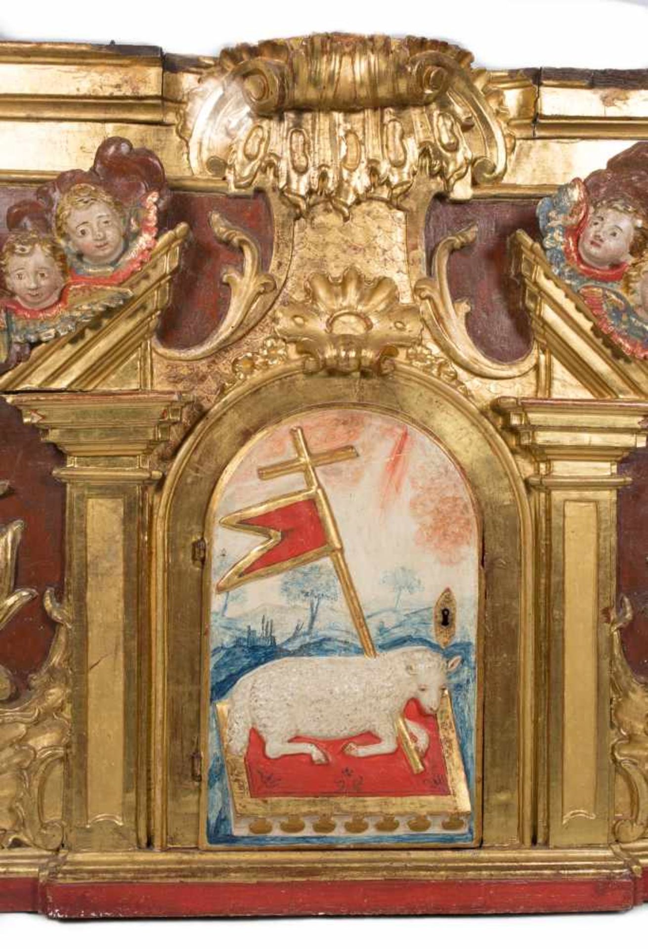 Part of an altarpiece which includes the carved, gilded and polychromed door to the tabernacle. - Bild 2 aus 3