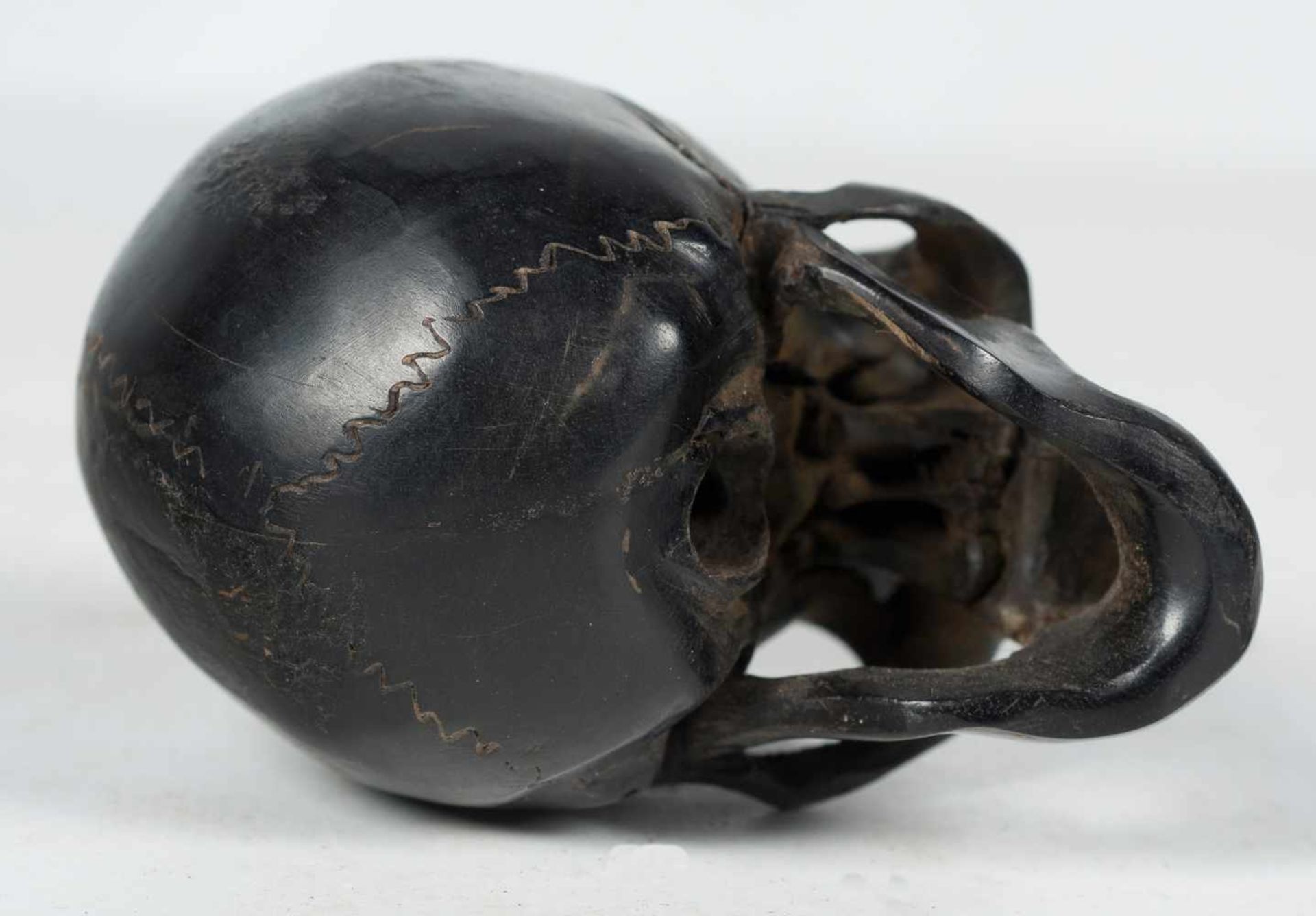 “Memento mori”. Carved ebony and bone sculpture. Flemish School. 17th century. - Bild 7 aus 9