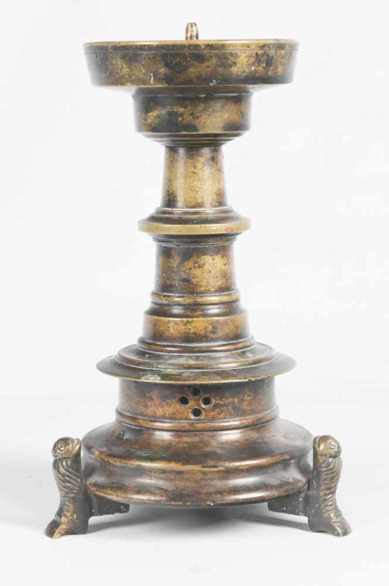 Bronze candlestick. Possibly Mozarab. Gothic. 14 – 15th century. - Bild 4 aus 6