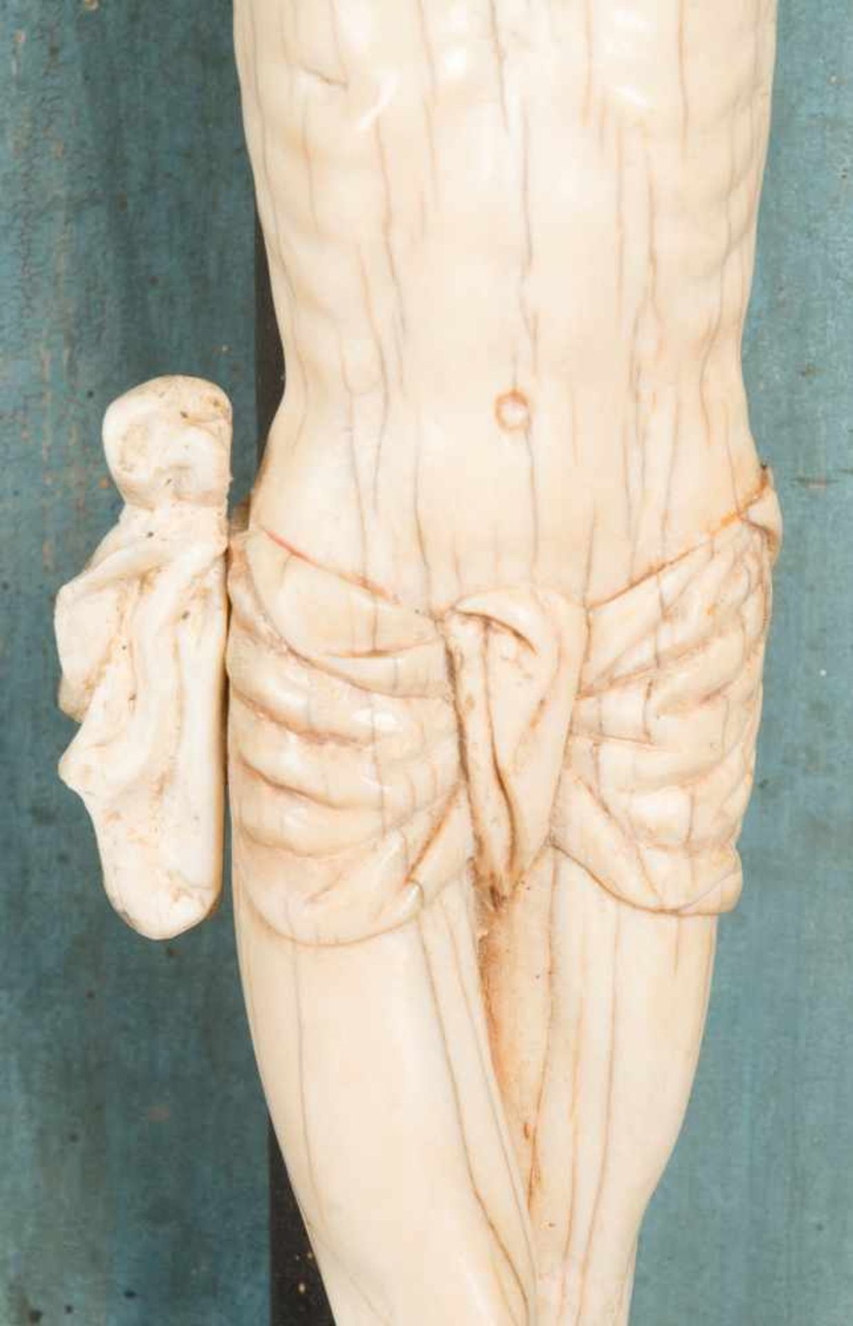 "Christ". Sculpted ivory figure. Hispanic-Philippine School. 17th – 18th century. - Bild 7 aus 9