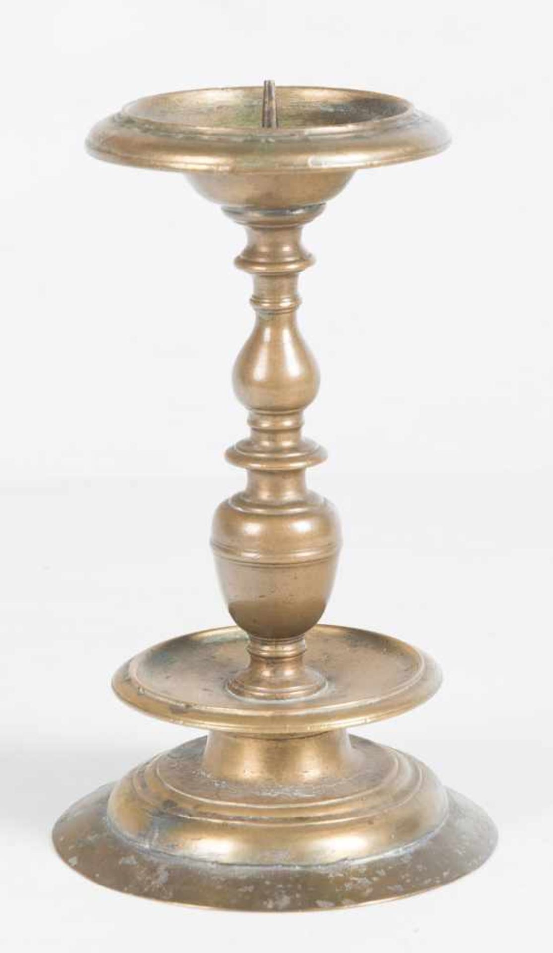 Bronze candlestick. 16th century.14 x 9 cm.Bronze candlestick. 16th century.14 x 9 cm. - Bild 2 aus 4