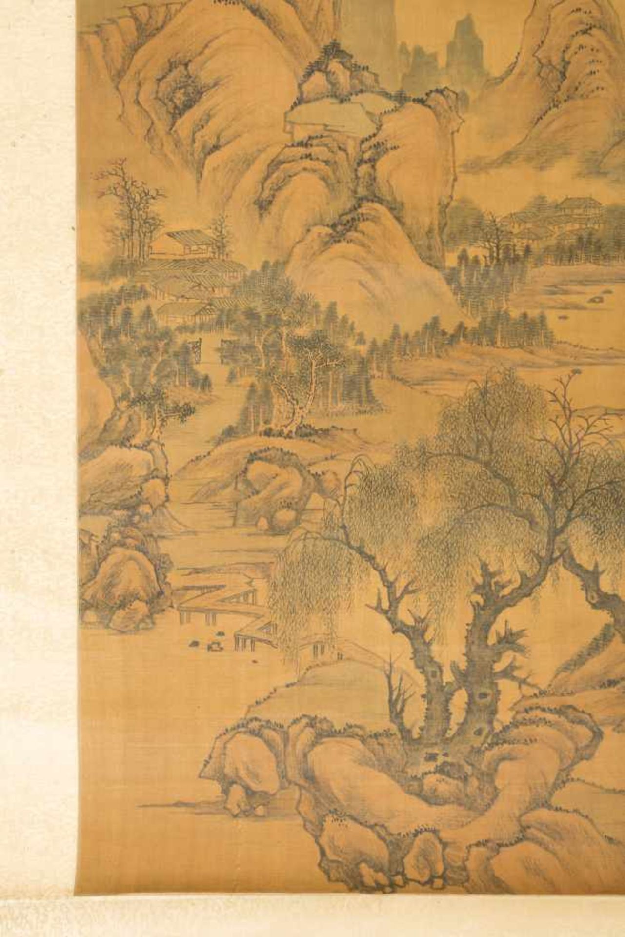 A Chinese hanging scroll from the Qing period (1636-1912) depicting a misty landscape.Ink and c - Bild 4 aus 4