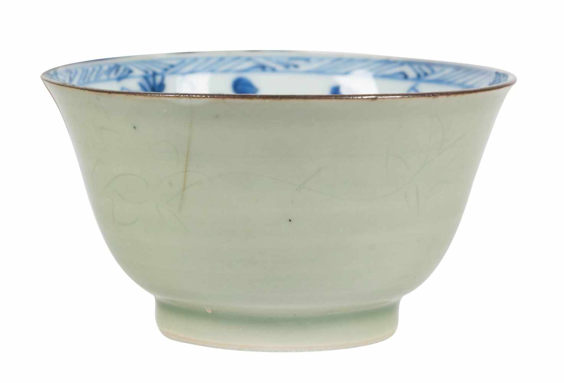 A celadon and underglaze blue cup and saucer basin. Lingzhi fungus mark. China. Qing dynasty (1644- - Bild 3 aus 7