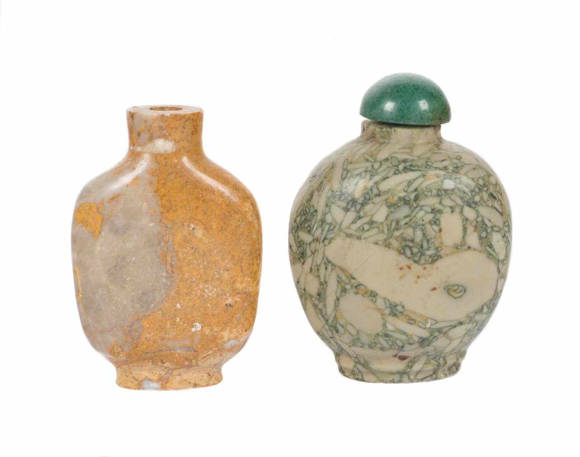 A pair of Chinese snuff bottles in carved pudding stone. China. Qing dynasty. Late 19th century - - Bild 2 aus 3