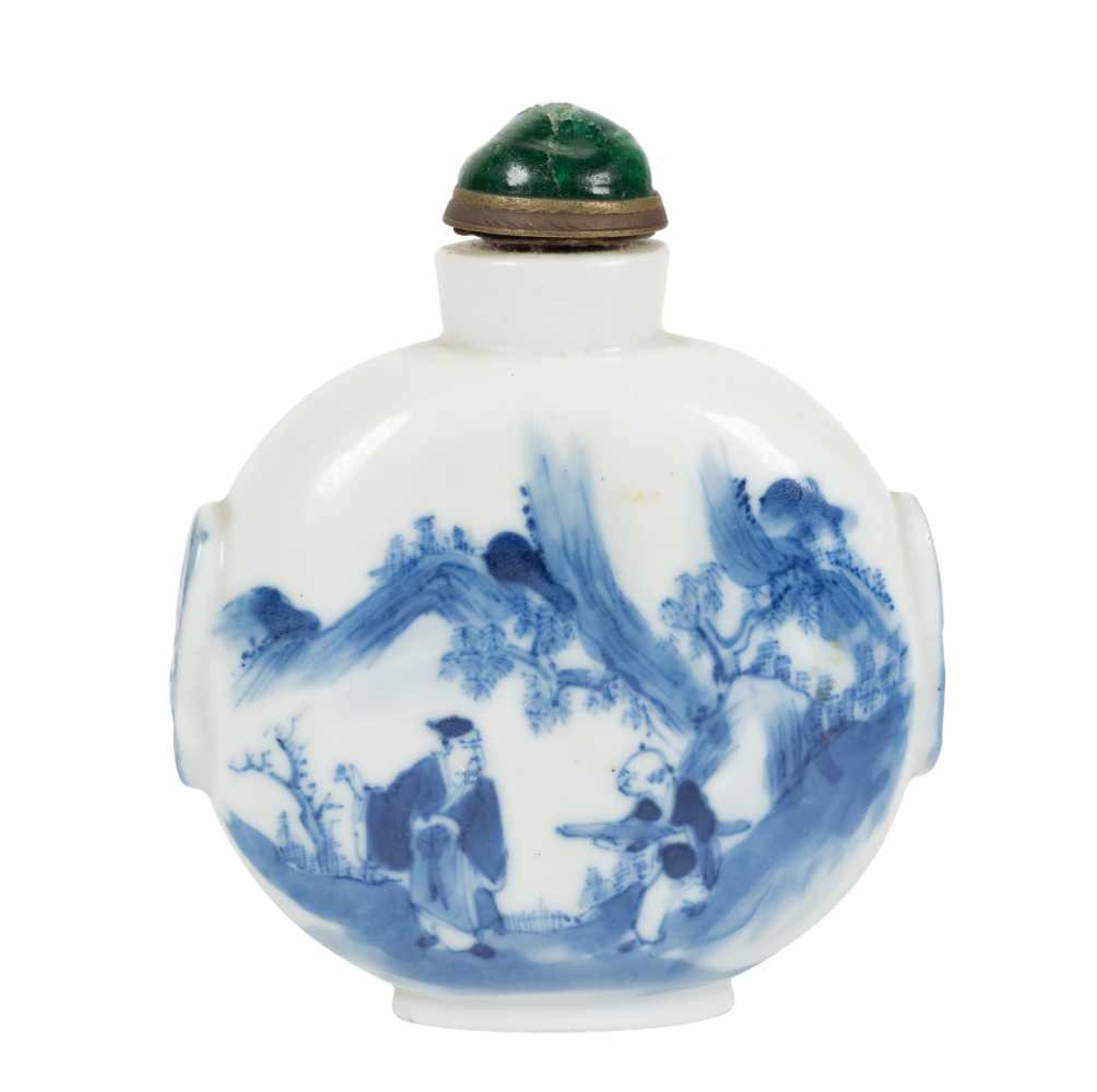 A blue and white porcelain snuff bottle. China. Qing dynasty. 19th Century. Height: 10 cm.<