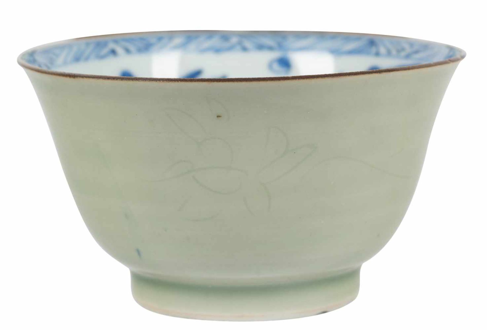 A celadon and underglaze blue cup and saucer basin. Lingzhi fungus mark. China. Qing dynasty (1644- - Bild 4 aus 7
