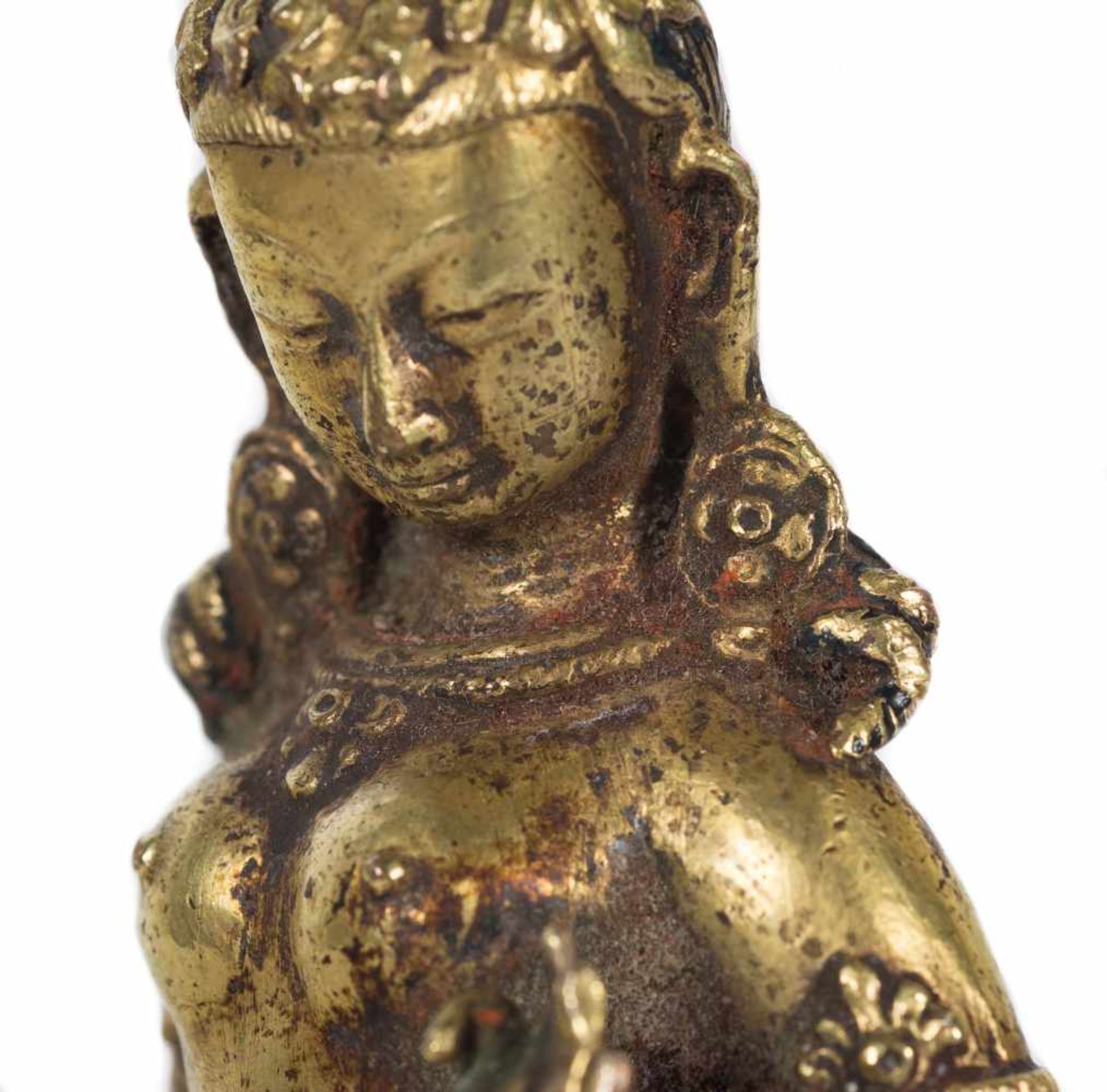 A gilt-bronze figure of standing Tara. Tibet. 17th-18th centuries. Depicted with her left hand - Bild 2 aus 11