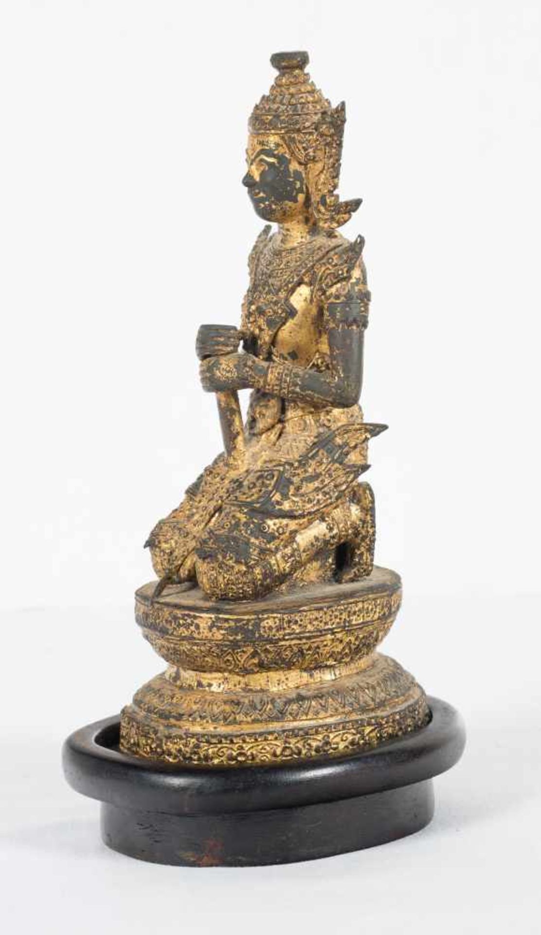 A gilt bronze figure of Buddha. Thailand. Bangkok Period. 19th Century. Portrayed as a prince w - Bild 3 aus 8