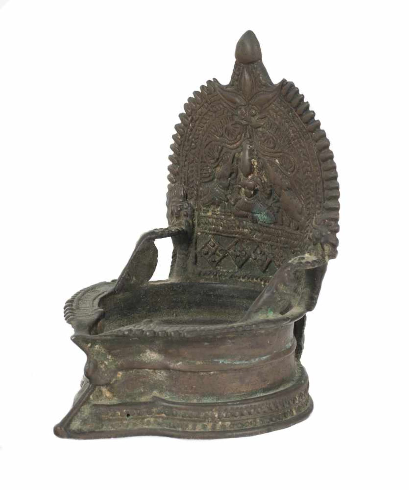 An 18th century Indian bronze oil lamp for offerings depicting Gajalakshmi (Lakshmi with - Bild 2 aus 6