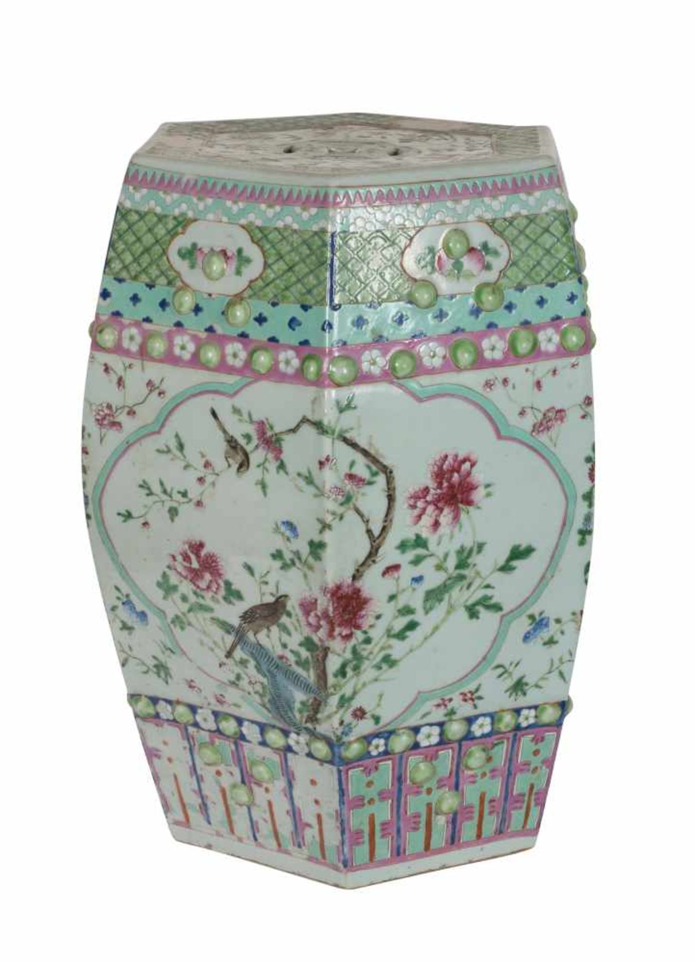 Export porcelain octagonal garden seat. China. Rosa family. Qing dynasty. 19th century.46 x 30