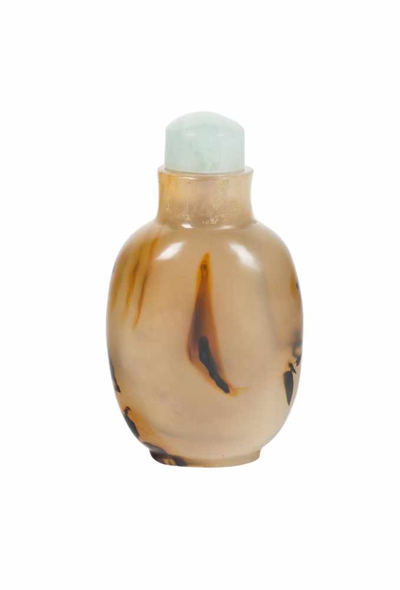 A carved dendritic agate snuff bottle. China. Qing dynasty. 18th-19th centuries. The rounded, s
