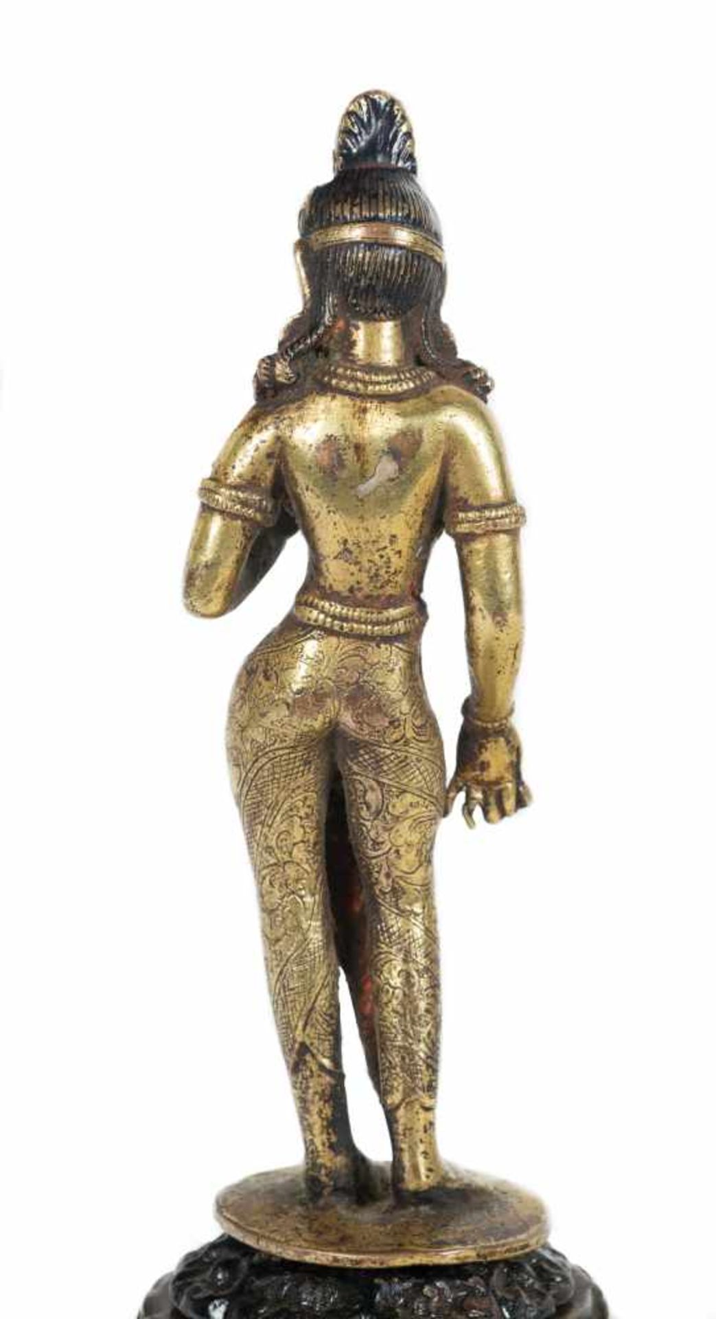 A gilt-bronze figure of standing Tara. Tibet. 17th-18th centuries. Depicted with her left hand - Bild 11 aus 11