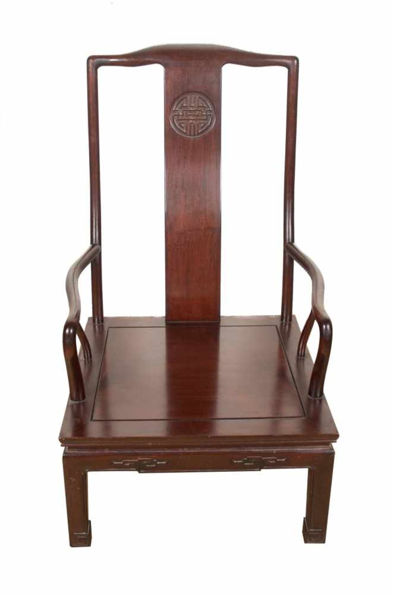 A probably huanghuali Chinese official armchair. Qing dynasty. Late 19th Century-early 20th. - Bild 2 aus 4