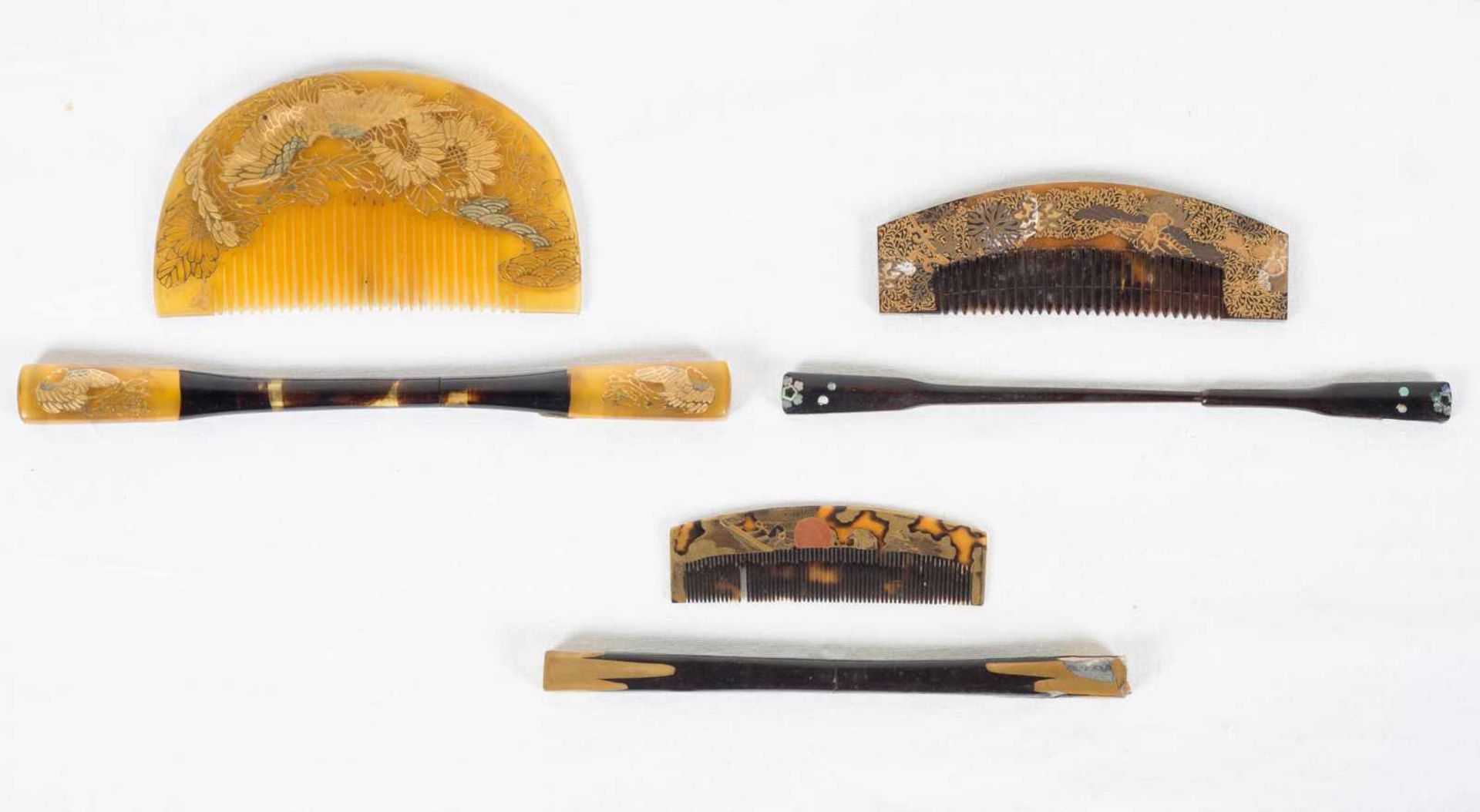 A set of three Japanese combs and pins. Edo period and Meiji period. 19th century.Long: 16 cm.,