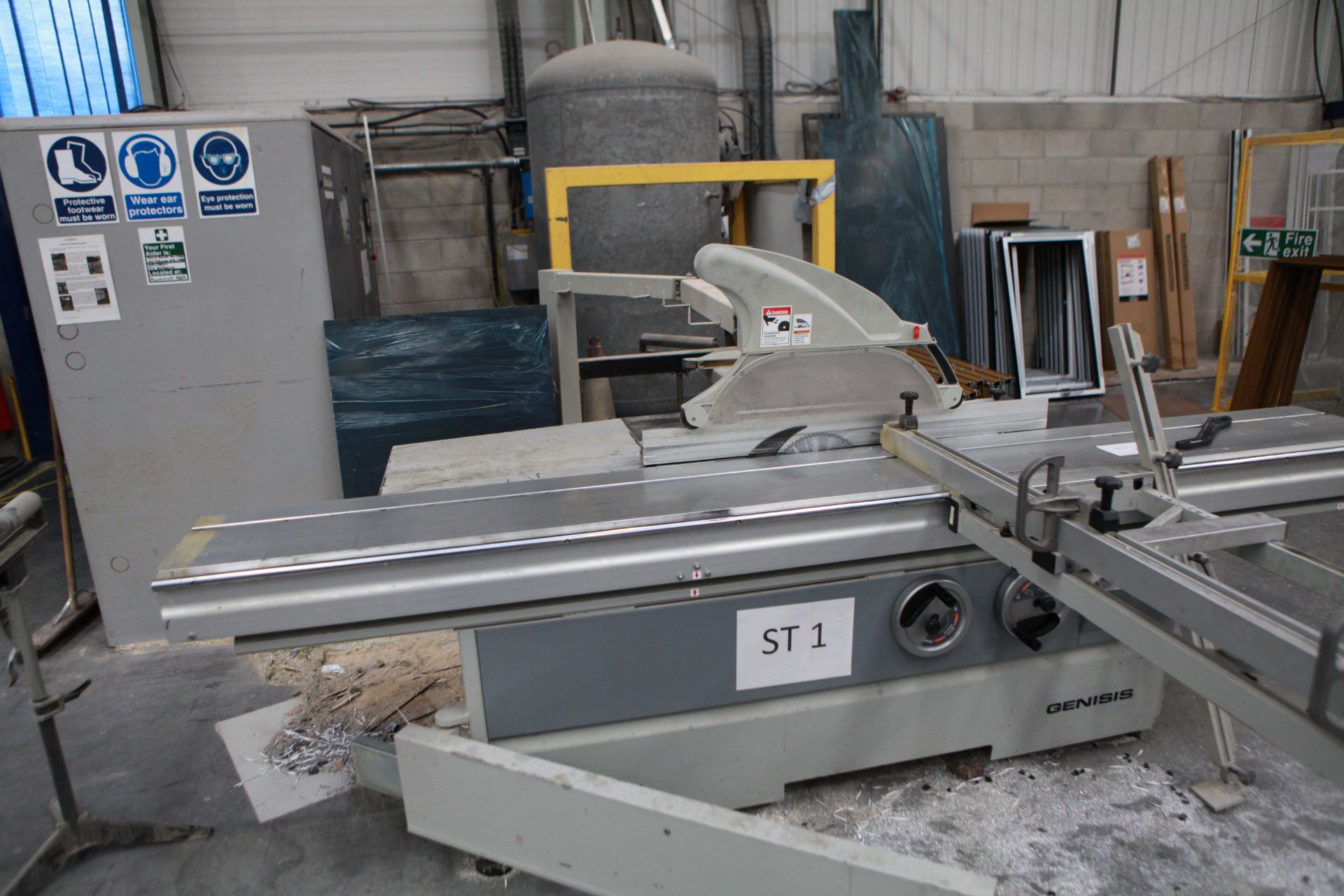 GENISIS P32 Sliding Table Panel Saw, (2010)