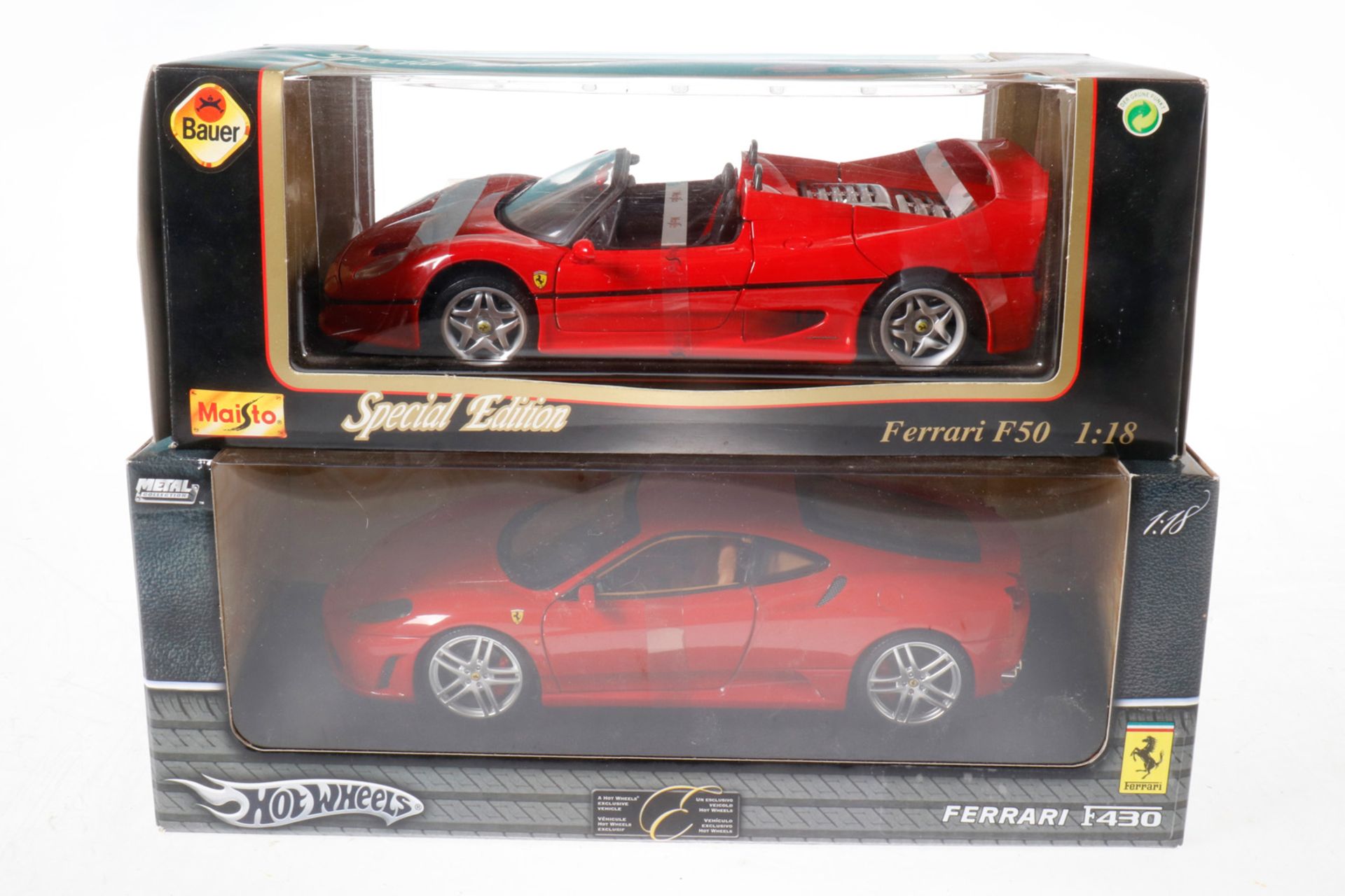 2 Ferrari Modelle, 1/18, Maisto und Hot Wheels, je im OK
