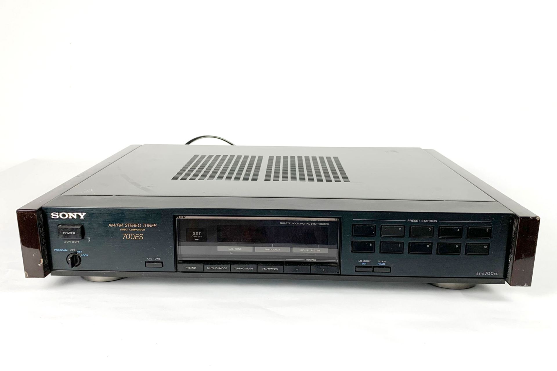 Sony AM/FM Stereo Tuner, Direct Comparator, Model No. ST-S700ES, Seriennr. 501471, L 47, Z 2