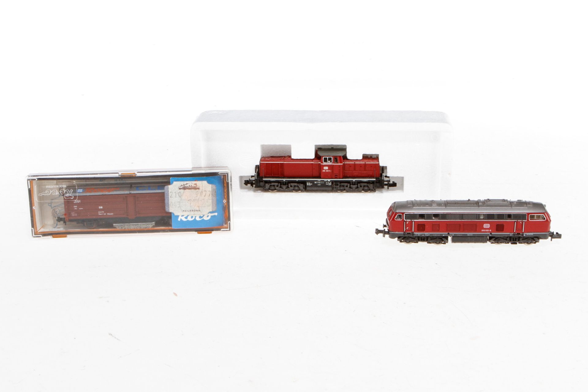 2 Roco Lokomotiven und 1 Schienenreinigungswagen, S N