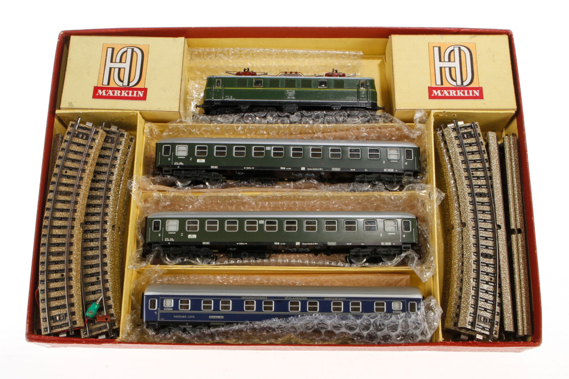 Märklin Zugpackung 3136, S H0, mit E-Lok, 3 Wagen und Schienenmaterial, Alterungs- und