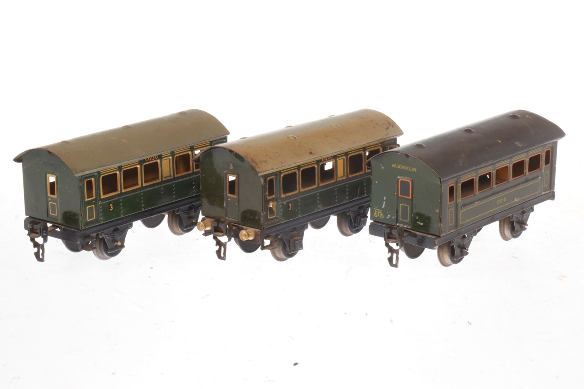 3 Märklin Personenwagen 1721, 1723 und 1725, S 0, L 14,5, und 16,5, tw kleine Ausbesserungen, tw