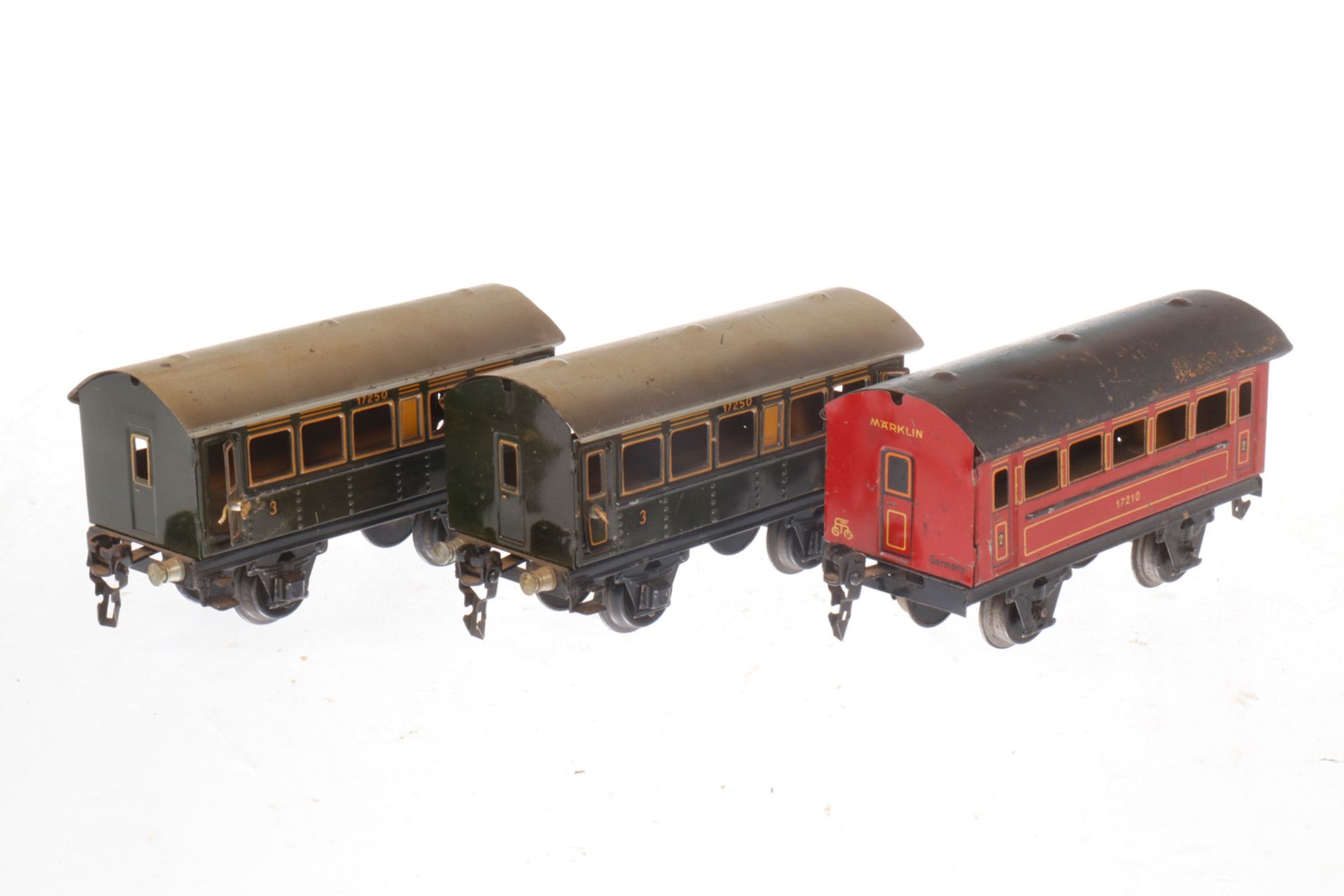 3 Märklin Personenwagen, S 0, 1 Dach ÜL, kleine Ausbesserungen an den Achsblenden, Alterungsspuren,