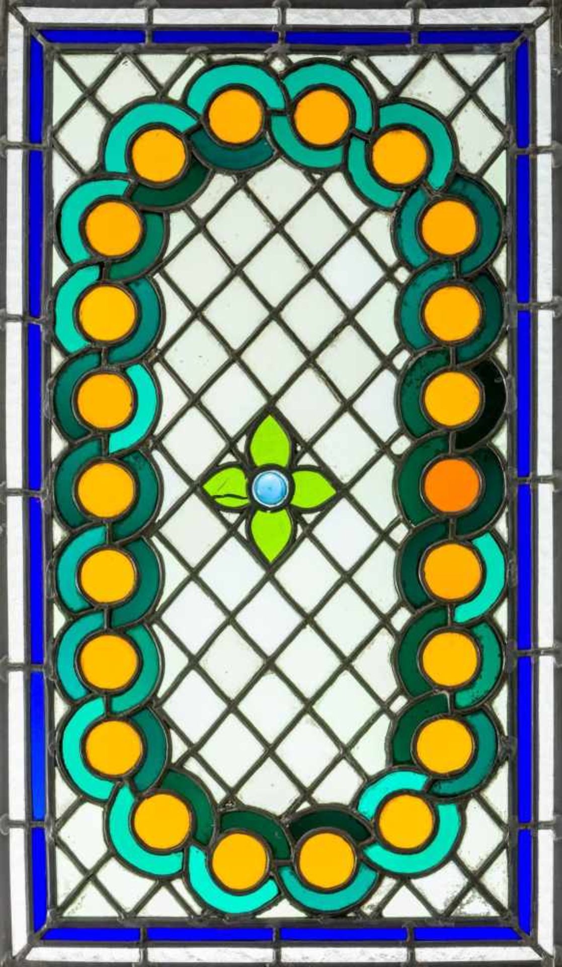 BleiglasfensterDeutsch, um 1900Grünlich getöntes, farbiges und Klarglas, bleigefasst. Rautenmuster