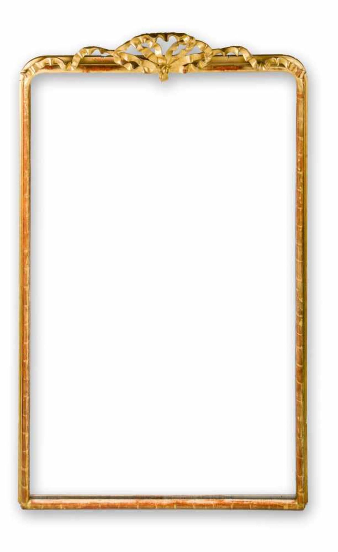 Großer SpiegelHolz und Stuck, vergoldet. Rechteckform mit oben gerundeten Ecken. Vorgewölbte