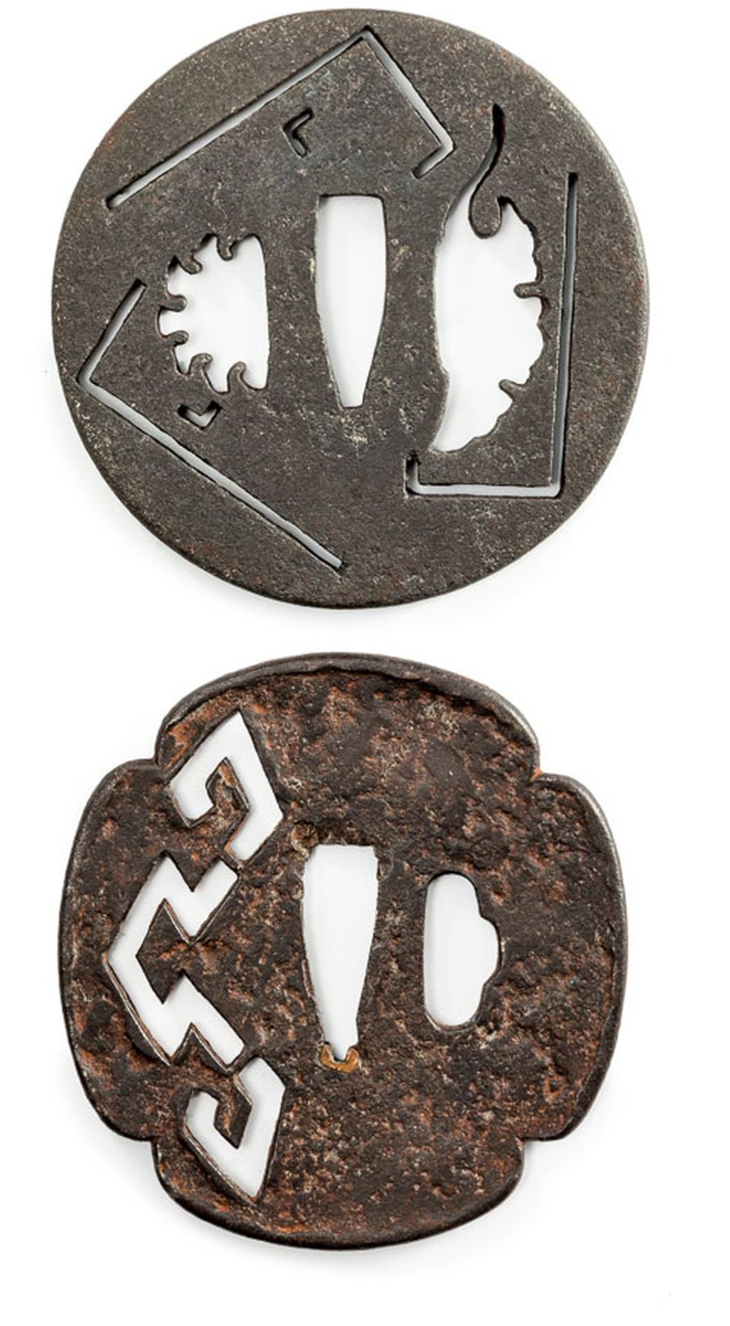 Zwei TsubaEisen. Rund bzw. Mokko-Form mit ornamentalen Durchbrechungen. D. 7,5 u. 7,5×7 cm.(57978)