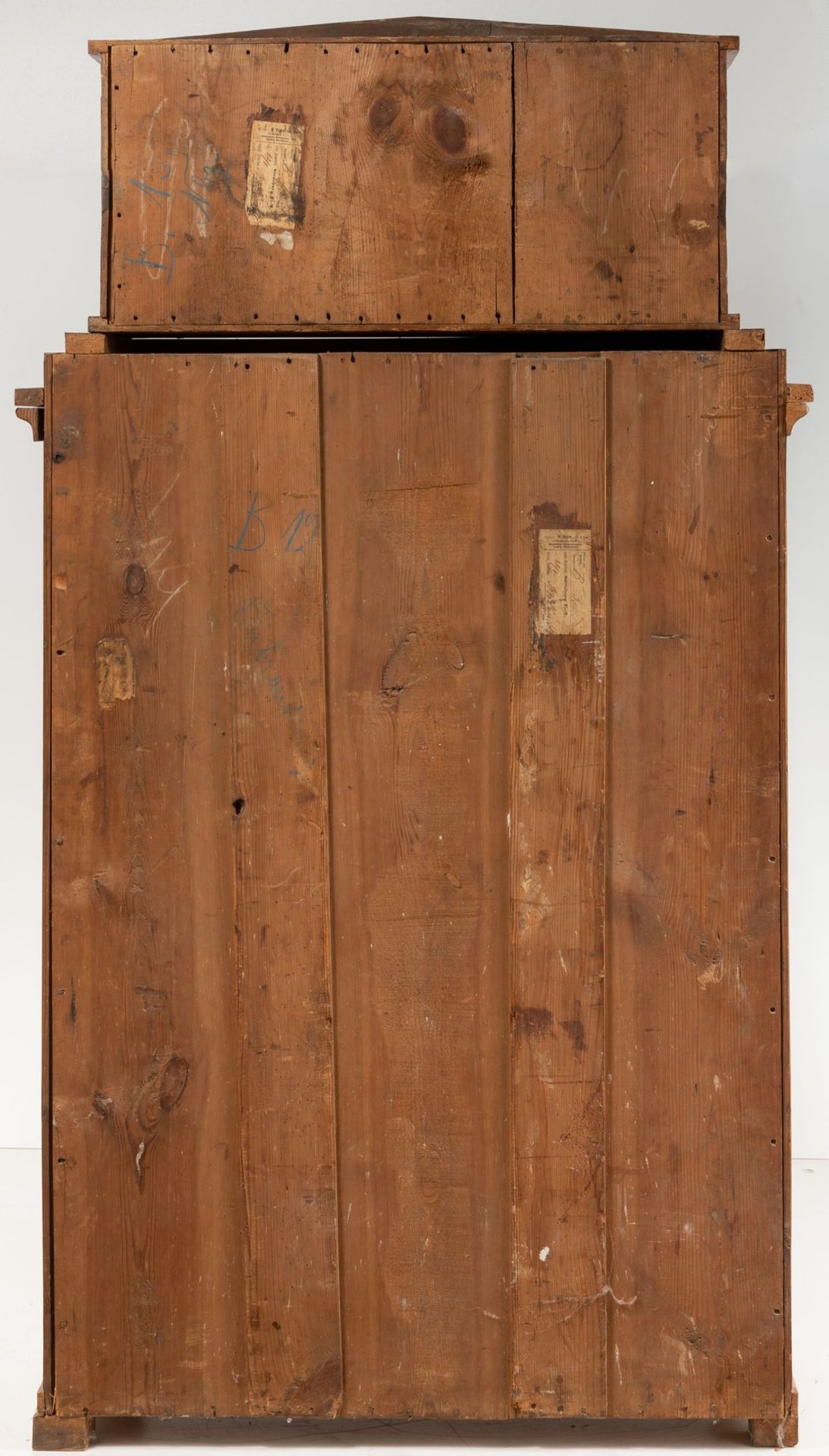 Biedermeier-Aufsatzschrank in SekretärformNorddeutsch, um 1820Birke. Zweiteiliger Ko - Bild 2 aus 2