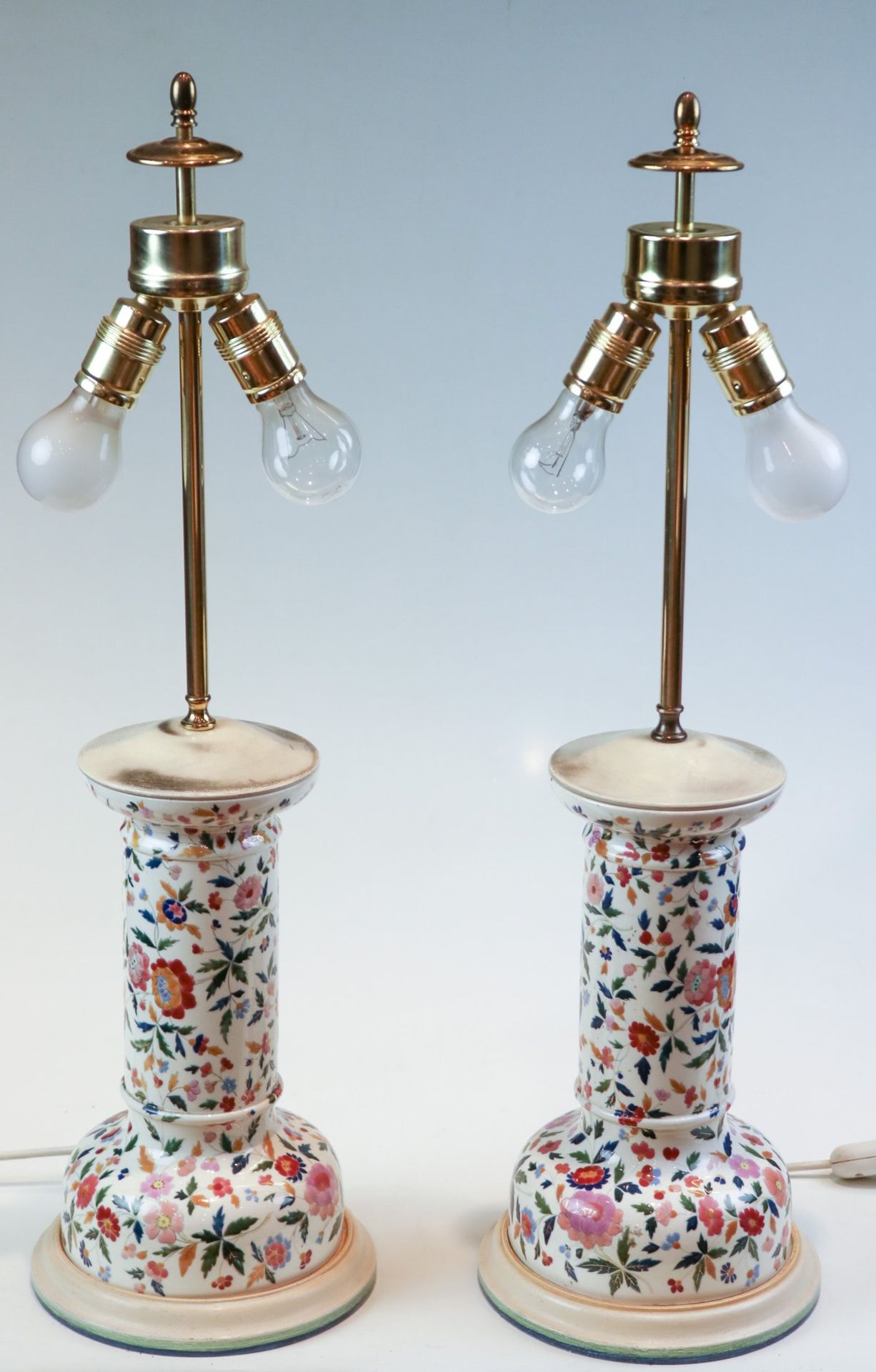 Ein Paar LampenfüßeZnaim, TschechienIn Gestalt einer Säule. Steingut, bunt gemalte S