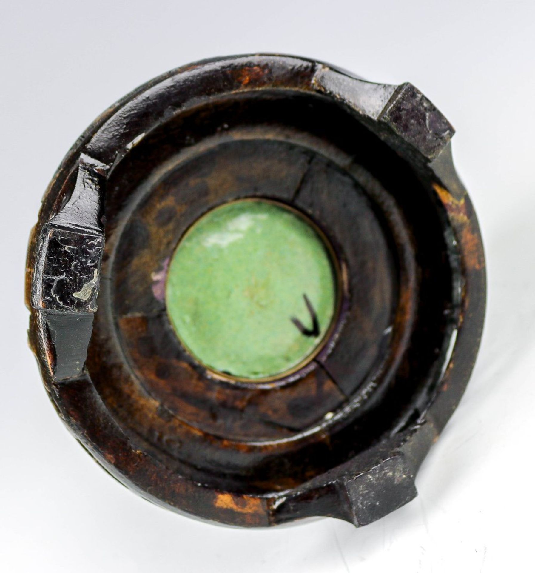 Cloisonné-KummeChinaAuf olivfarbenem Grund blühendes Rankenwerk. H. 5,5 cm, D. 11 cm - Bild 3 aus 3