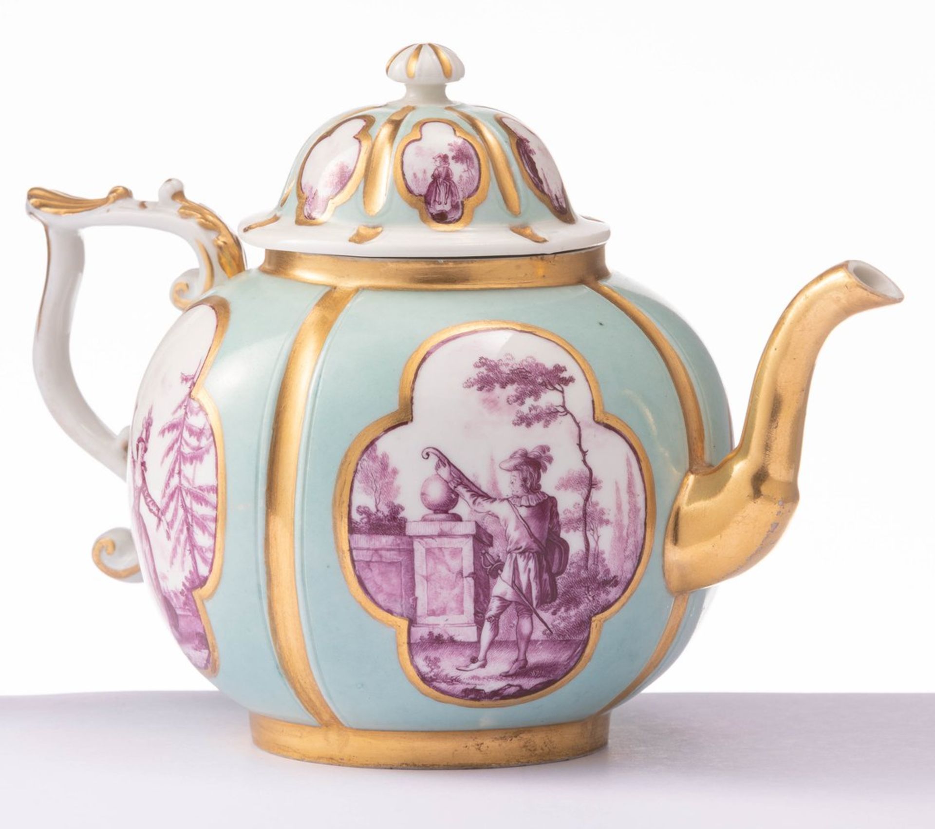 Kleine Teekanne mit Watteaumalerei und KPM-MarkeMeissen, um 1723/24Türkisfarbener Fo - Bild 4 aus 6