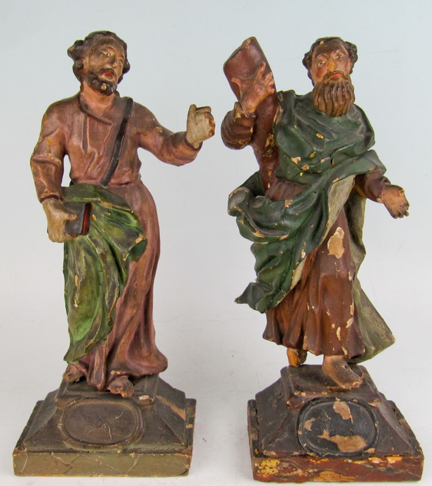 Hl. Andreas und Hl. Paulus18./19. Jh.Zwei Standfiguren mit Attributen. Holz, geschni