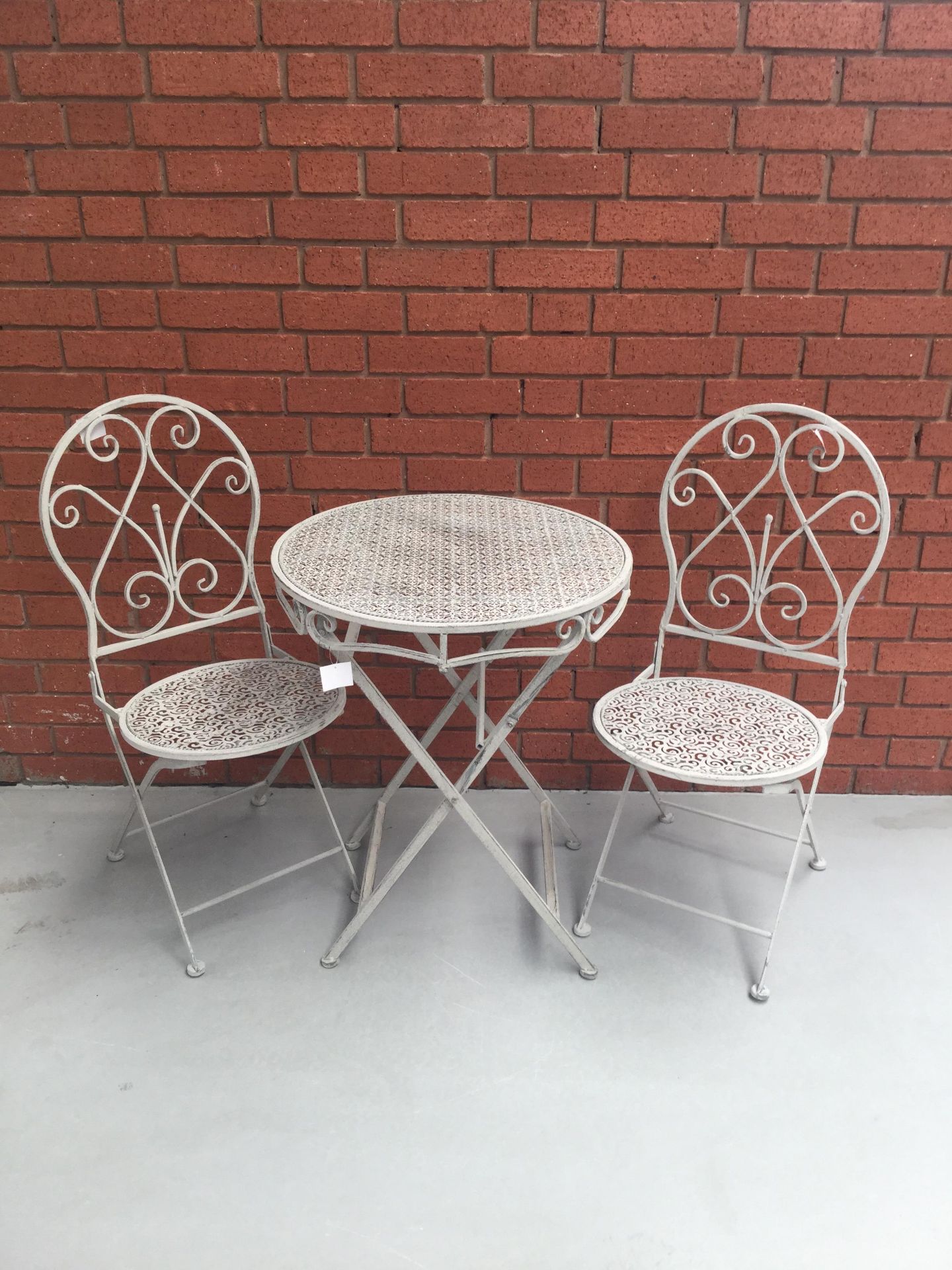 New Metal Table and 2 Chairs