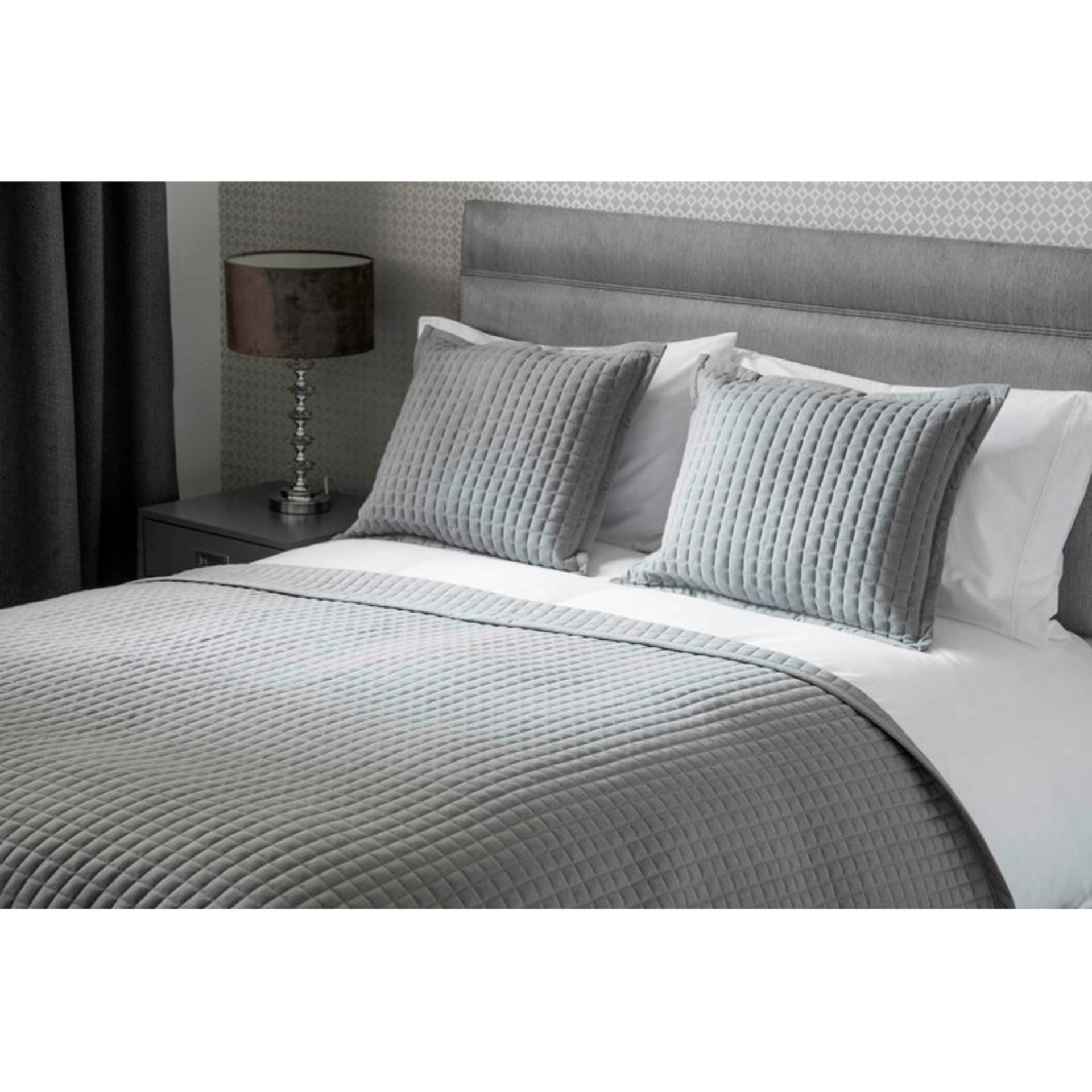 Crompton Bedspread - RRP £105.00 - Image 2 of 2